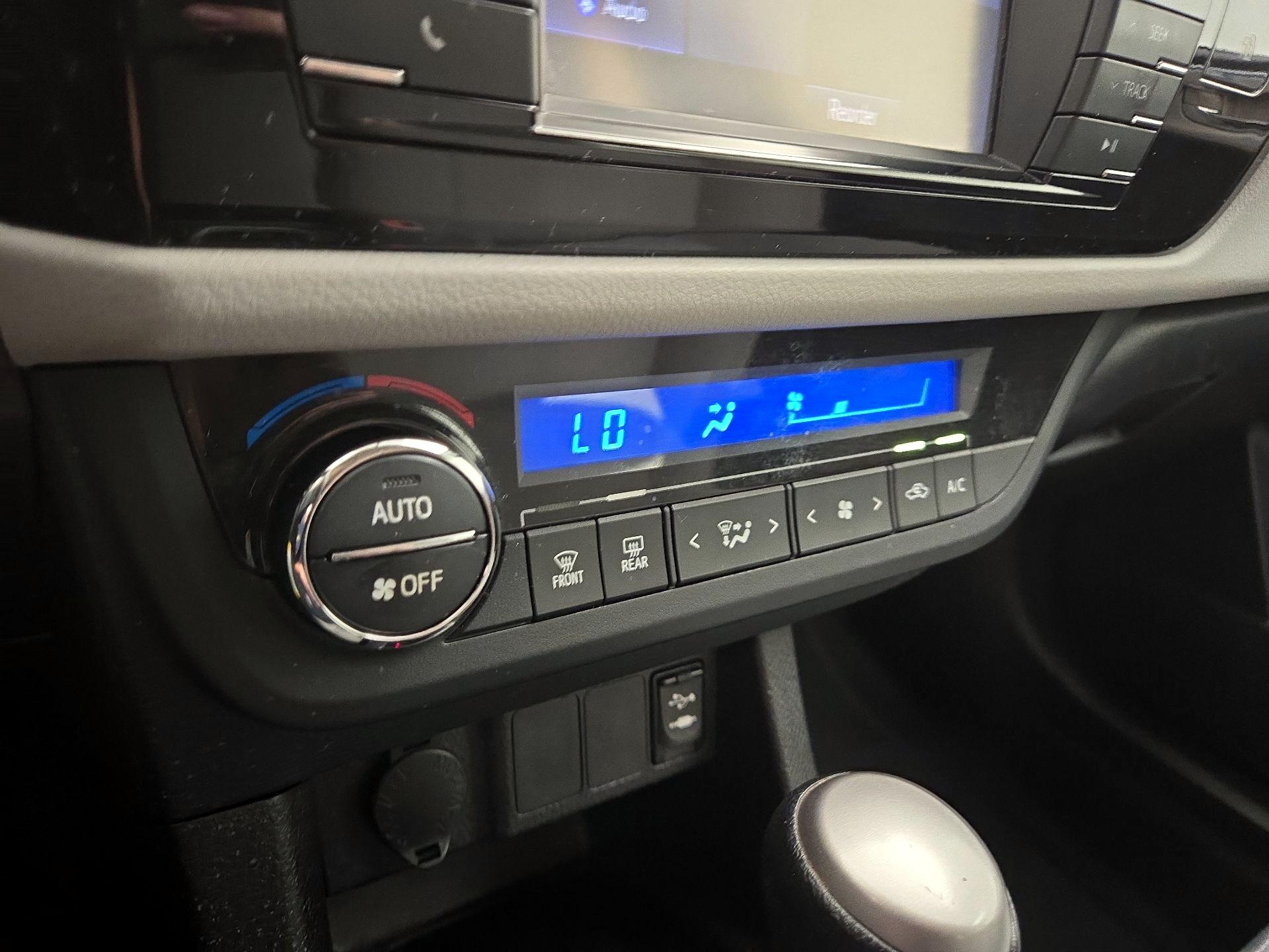 Thumbnail: 2016 Toyota Corolla - 16