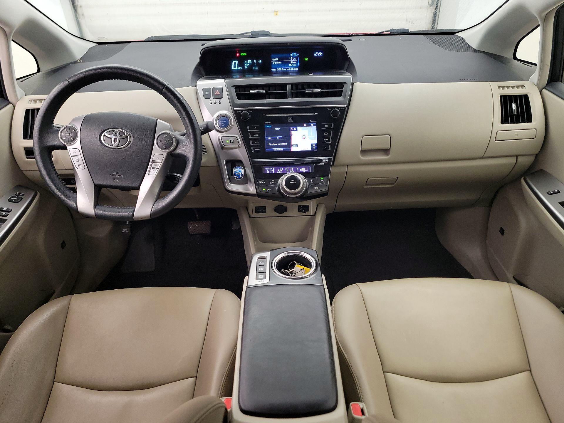 Thumbnail: 2015 Toyota Prius v - 9