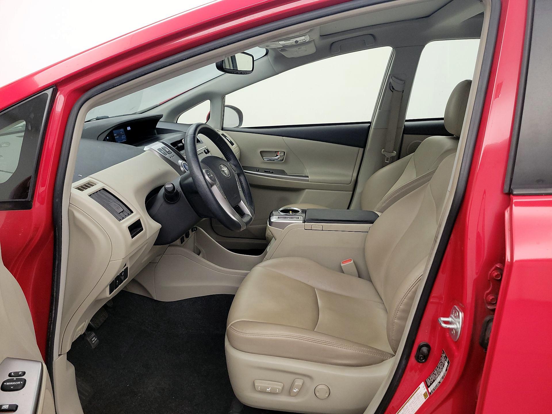 Thumbnail: 2015 Toyota Prius v - 11