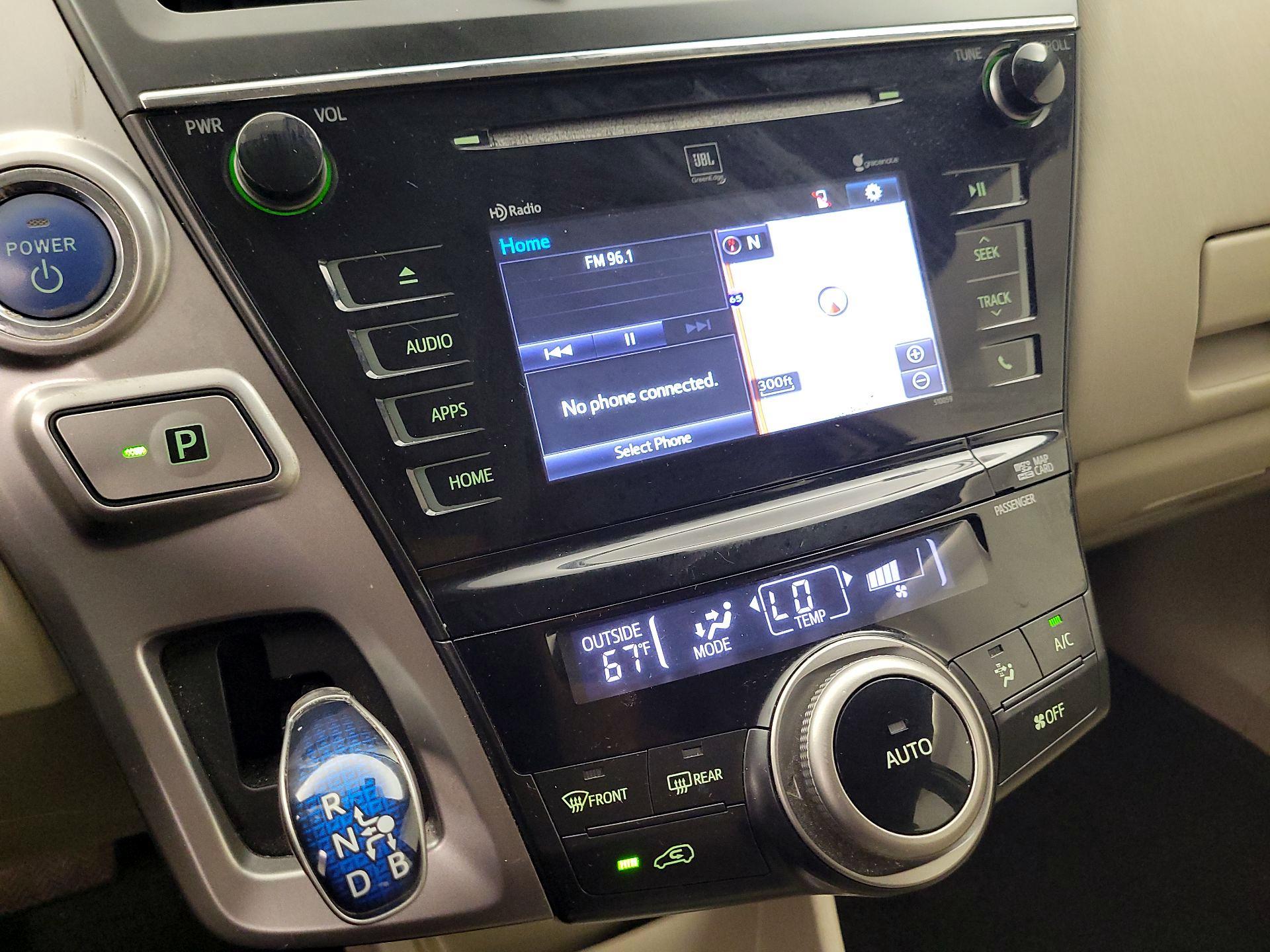 Thumbnail: 2015 Toyota Prius v - 15