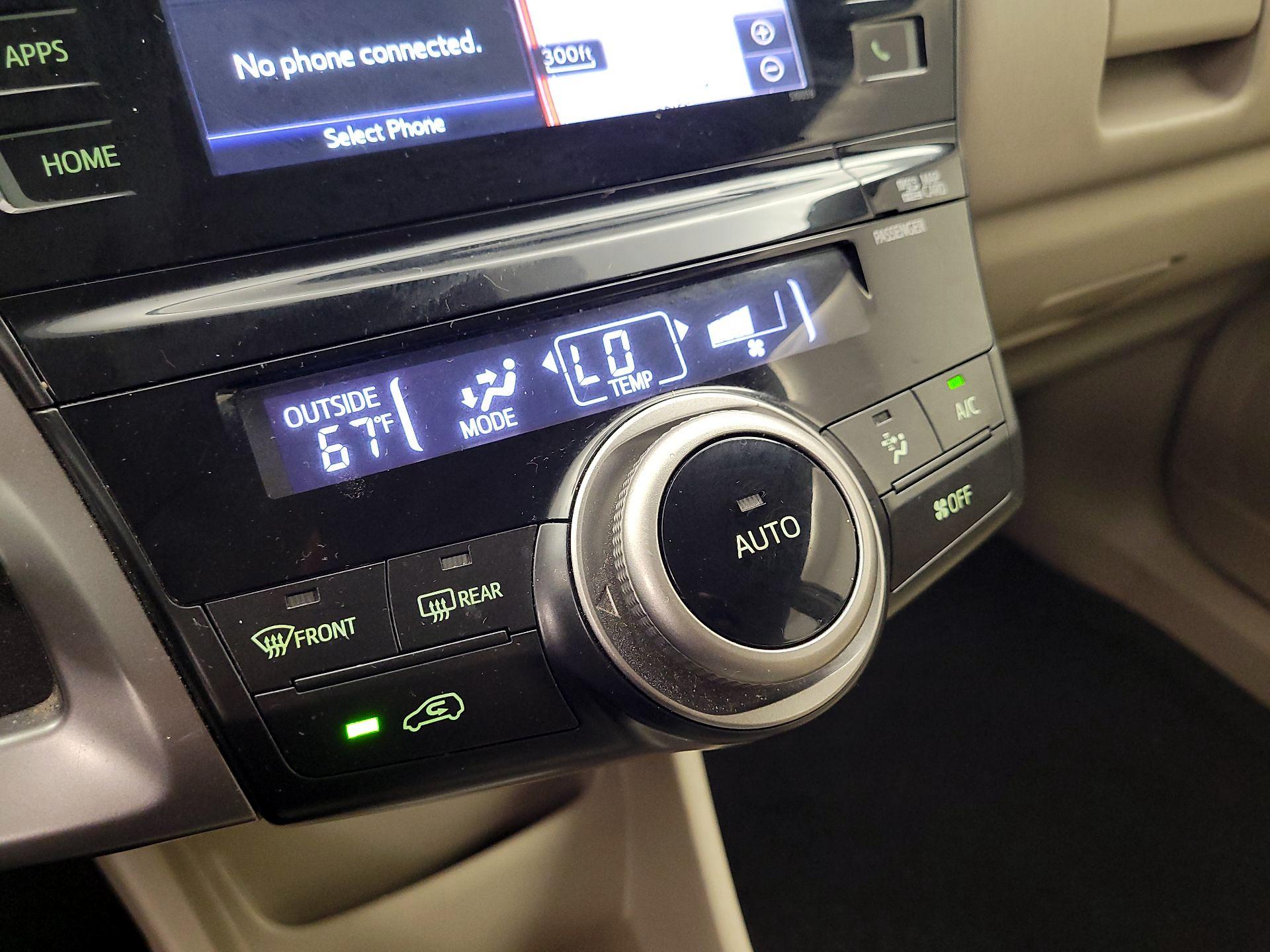 Thumbnail: 2015 Toyota Prius v - 16