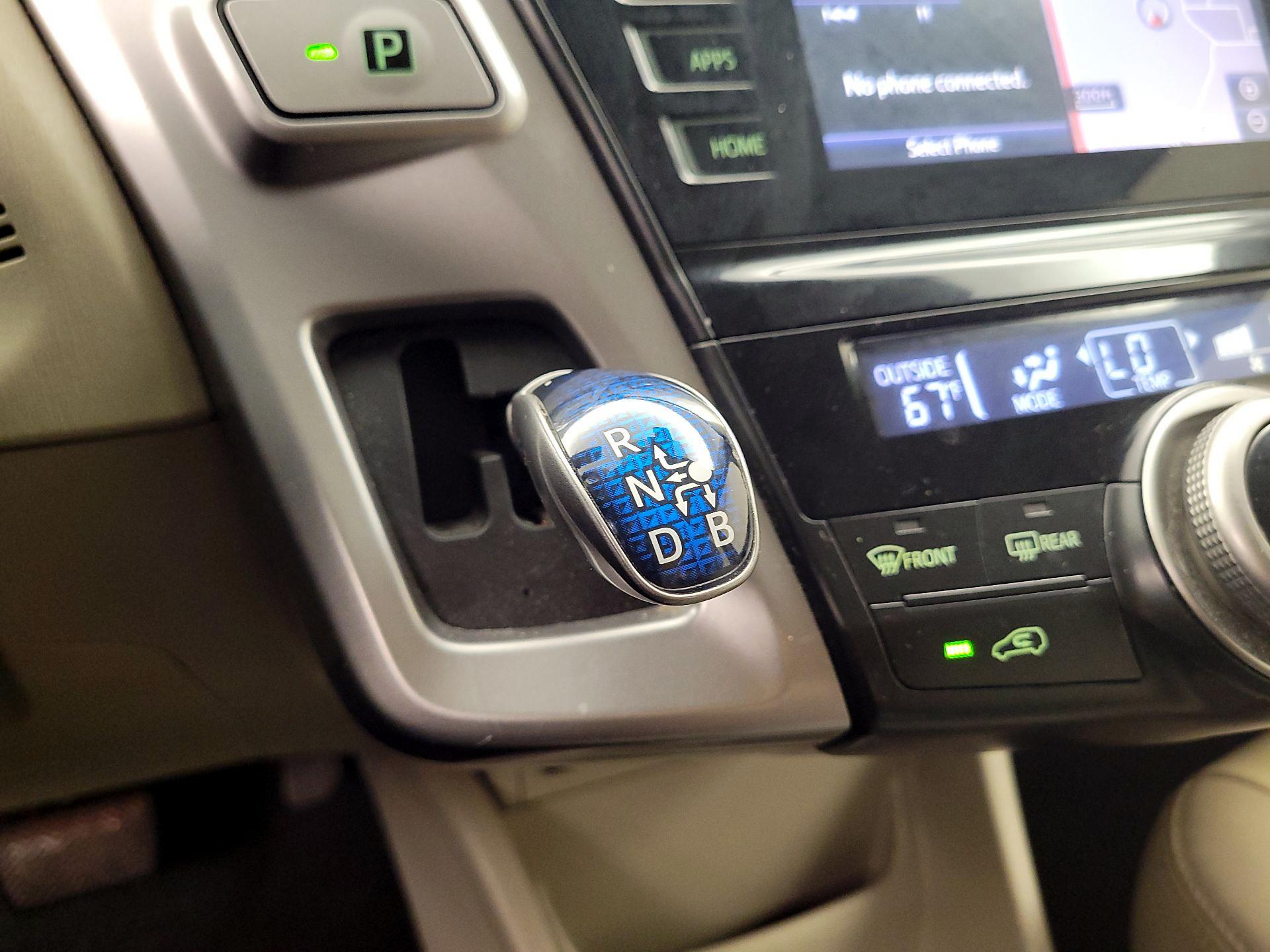 Thumbnail: 2015 Toyota Prius v - 17