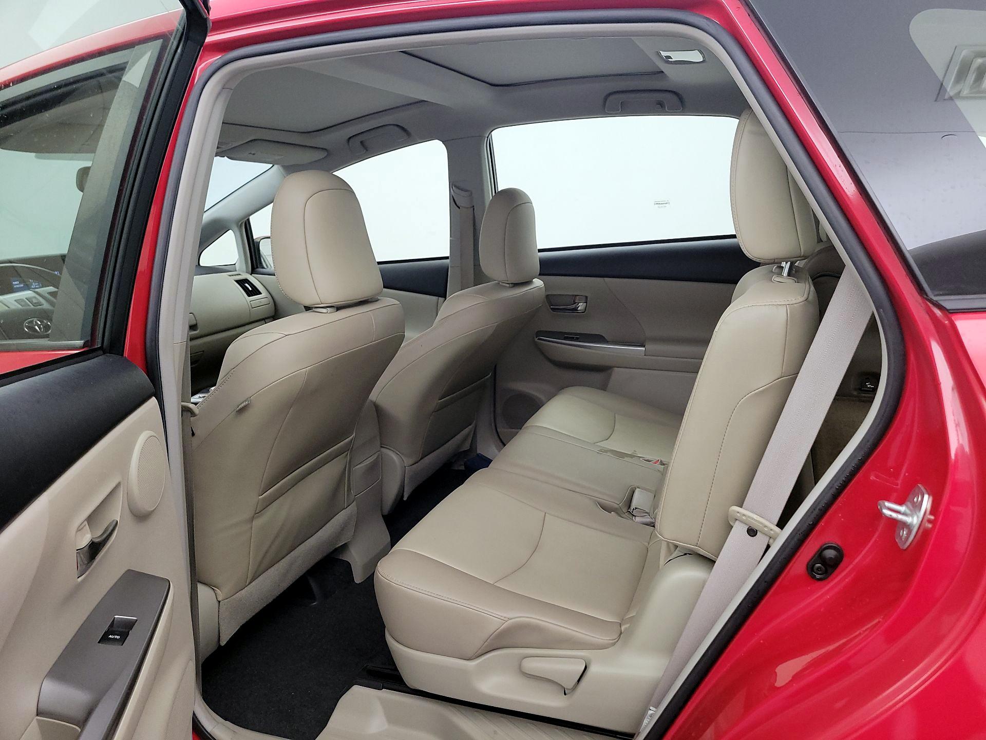 Thumbnail: 2015 Toyota Prius v - 18