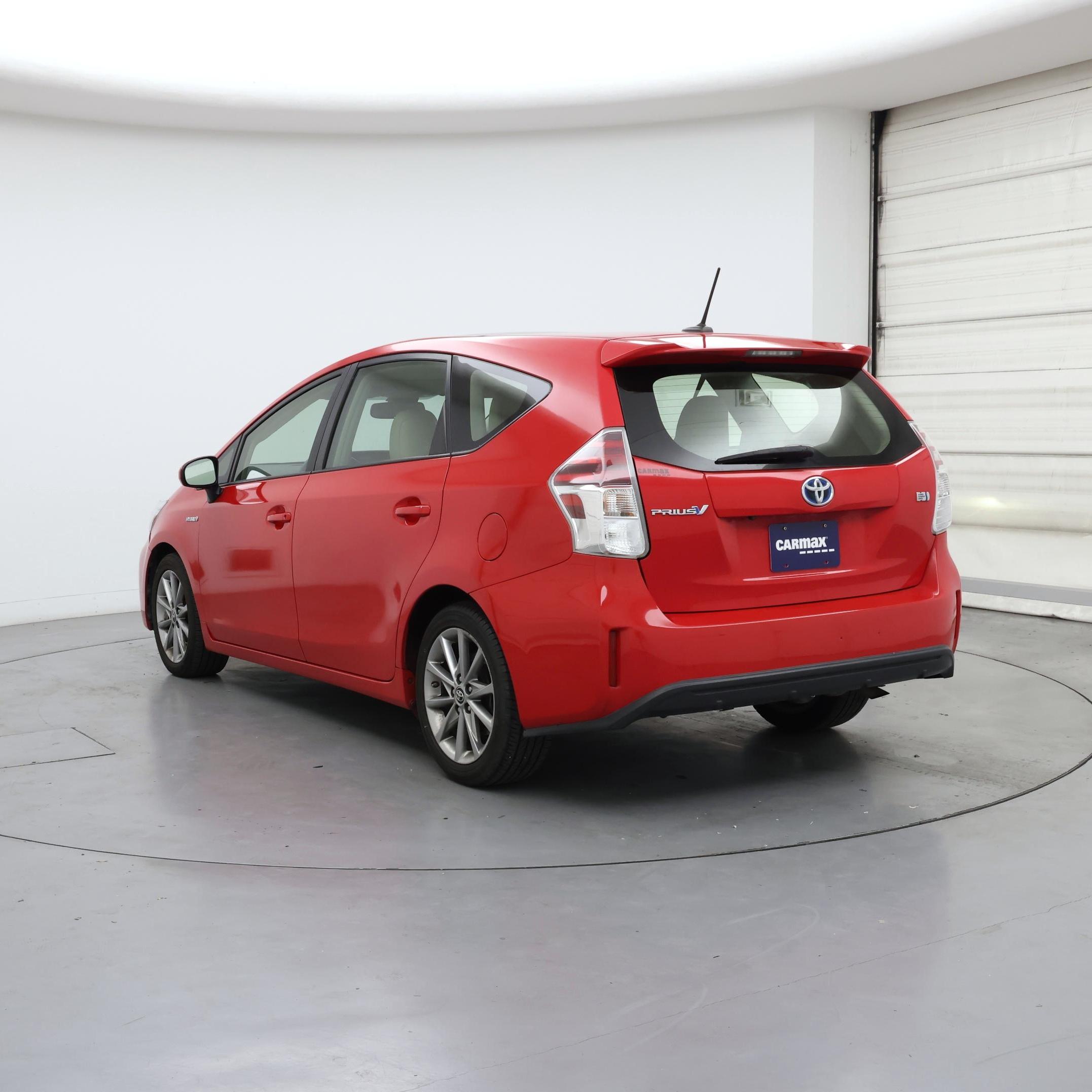 Thumbnail: 2015 Toyota Prius v - 2