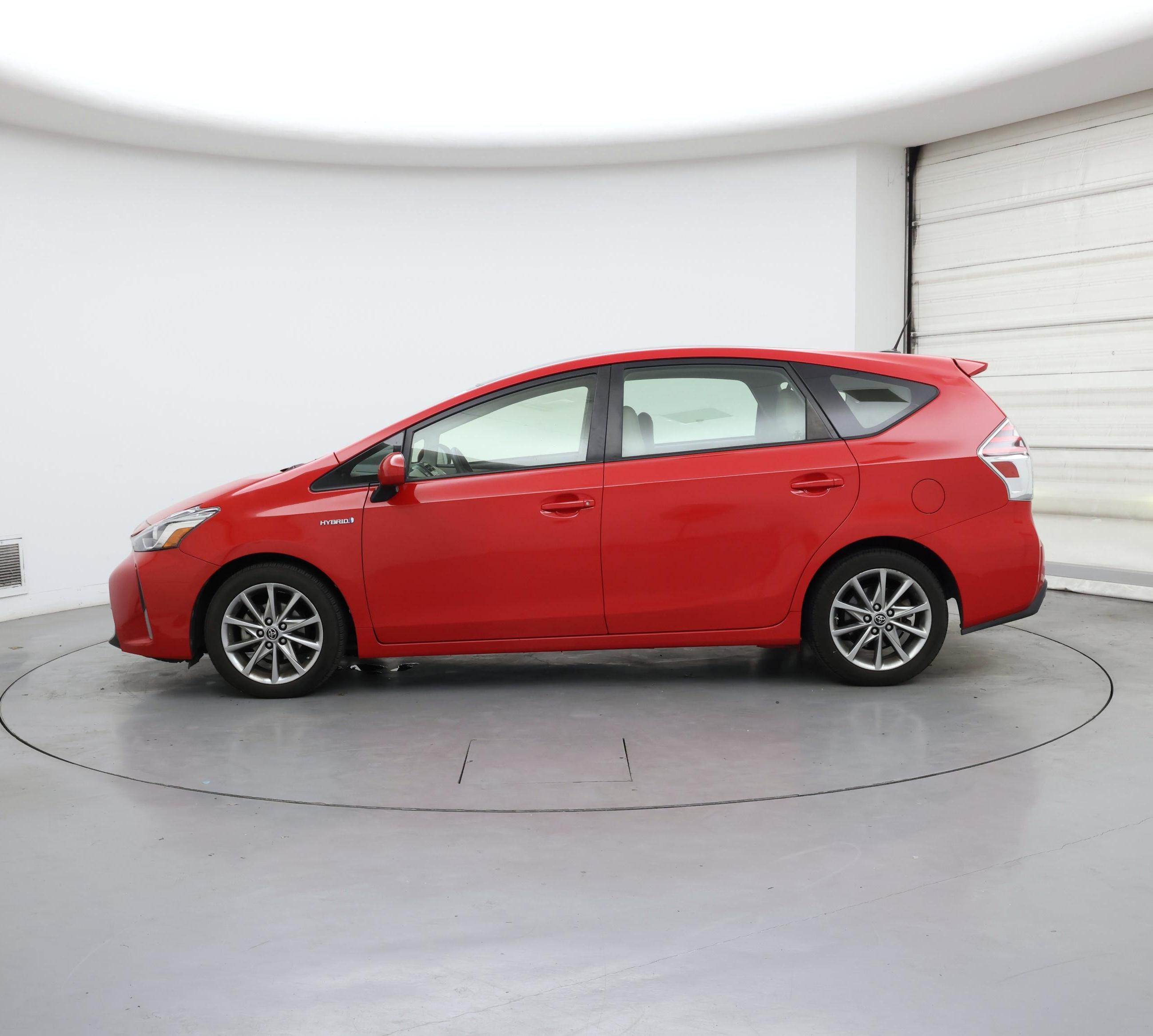 Thumbnail: 2015 Toyota Prius v - 3