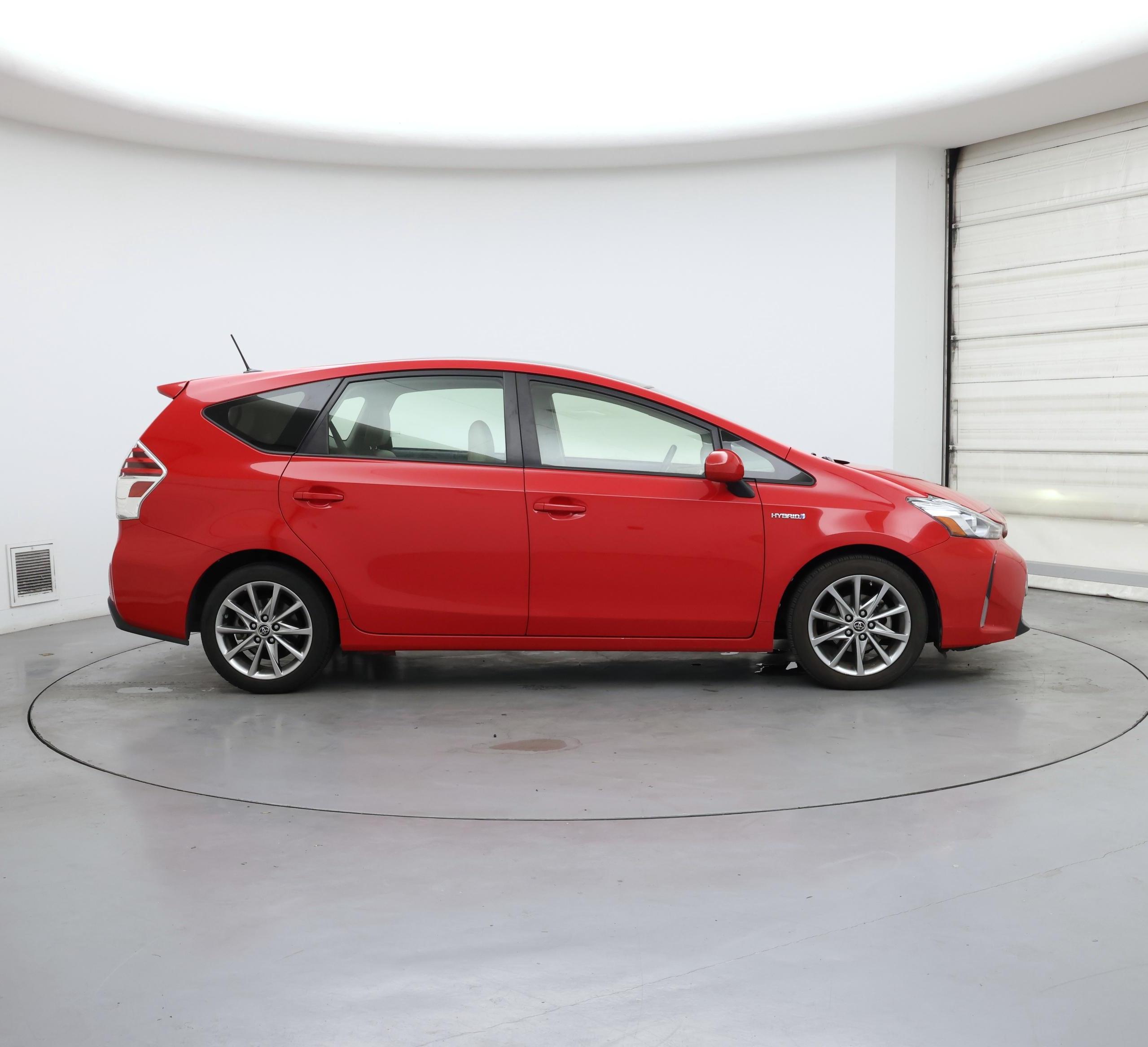 Thumbnail: 2015 Toyota Prius v - 7