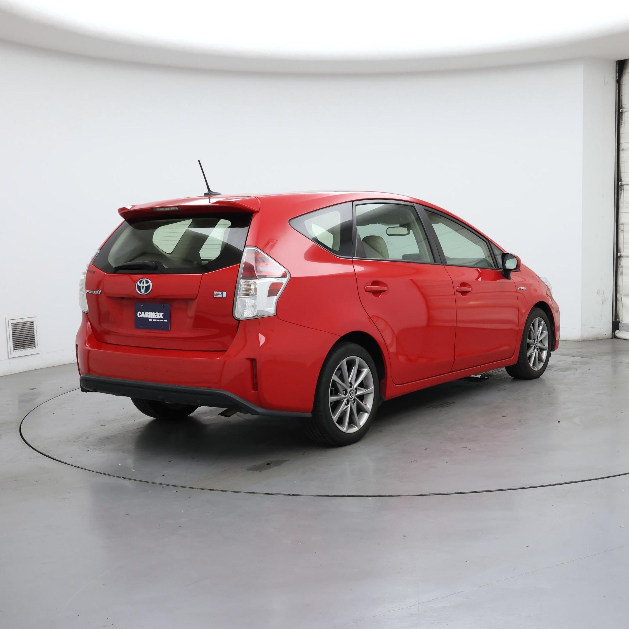 Thumbnail: 2015 Toyota Prius v - 8