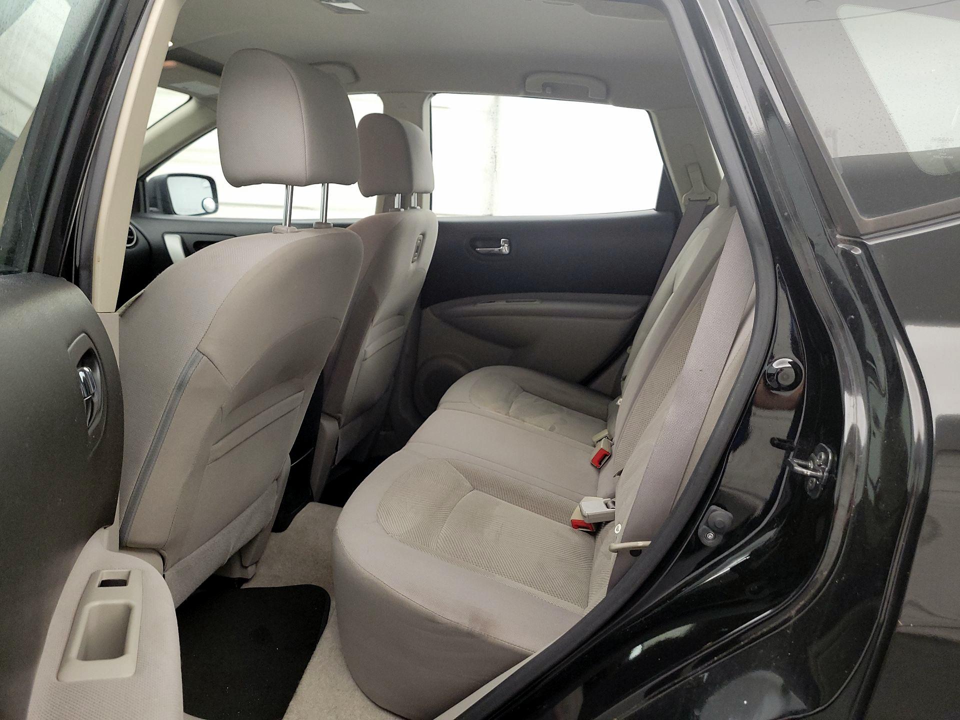 Thumbnail: 2015 Nissan Rogue - 18