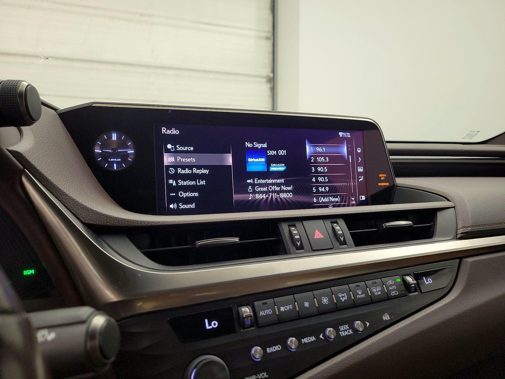 Thumbnail: 2019 Lexus ES - 16