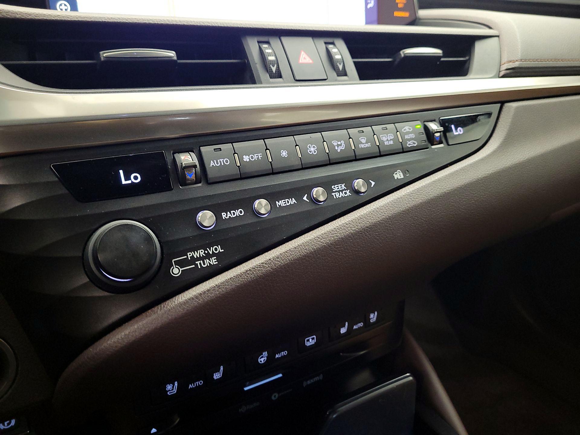 Thumbnail: 2019 Lexus ES - 17