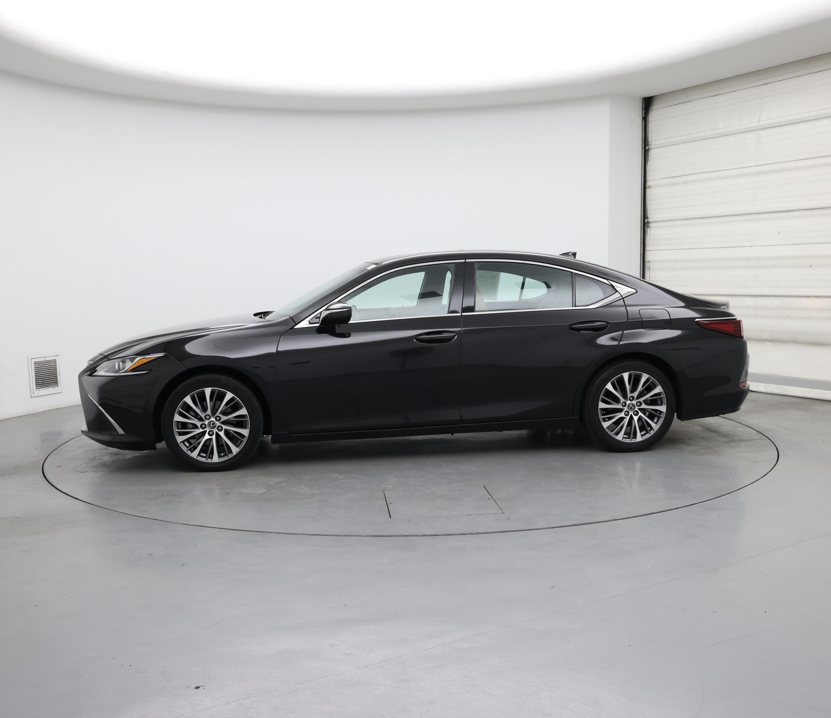 Thumbnail: 2019 Lexus ES - 3