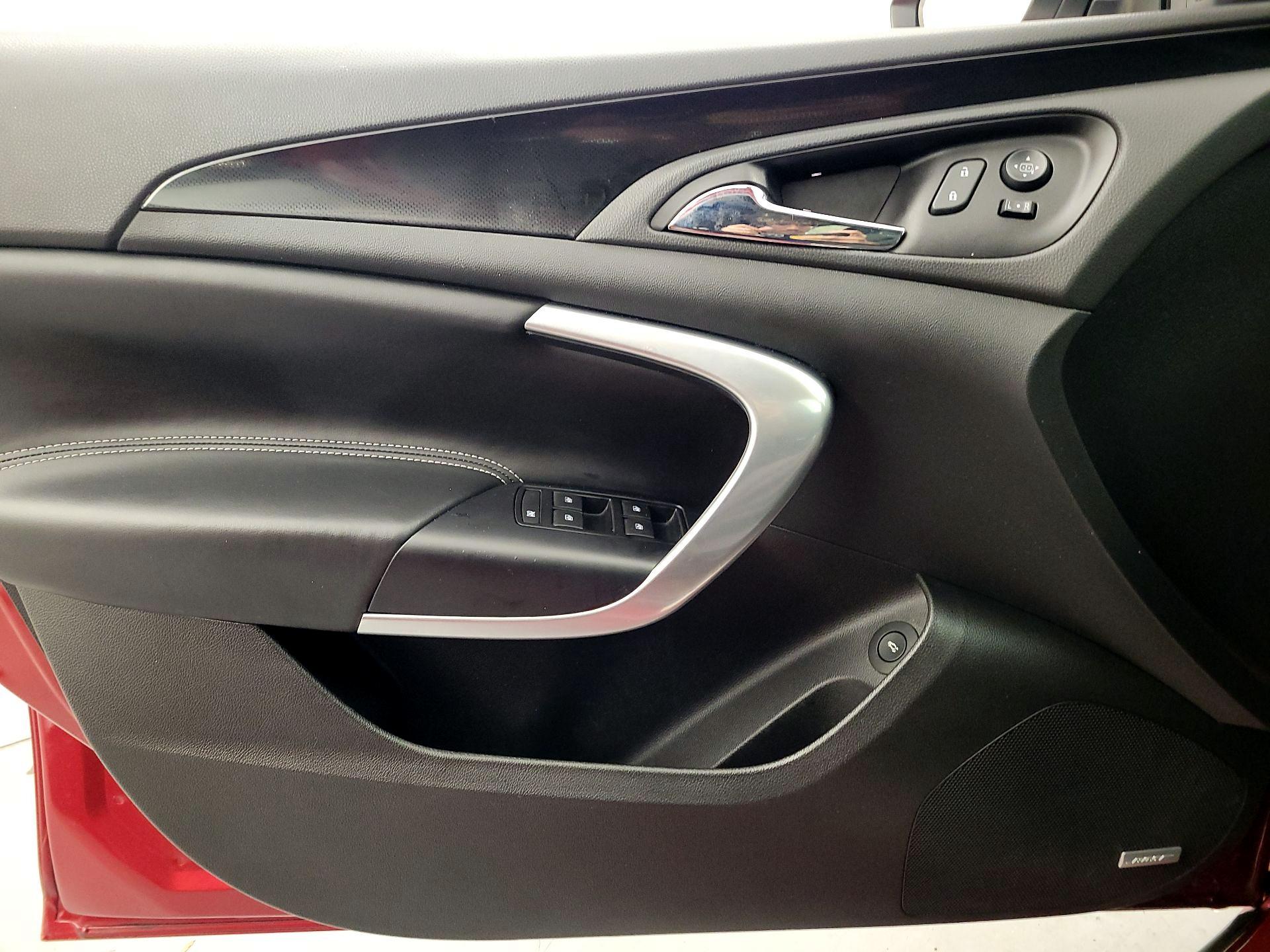 Thumbnail: 2015 Buick Regal - 12