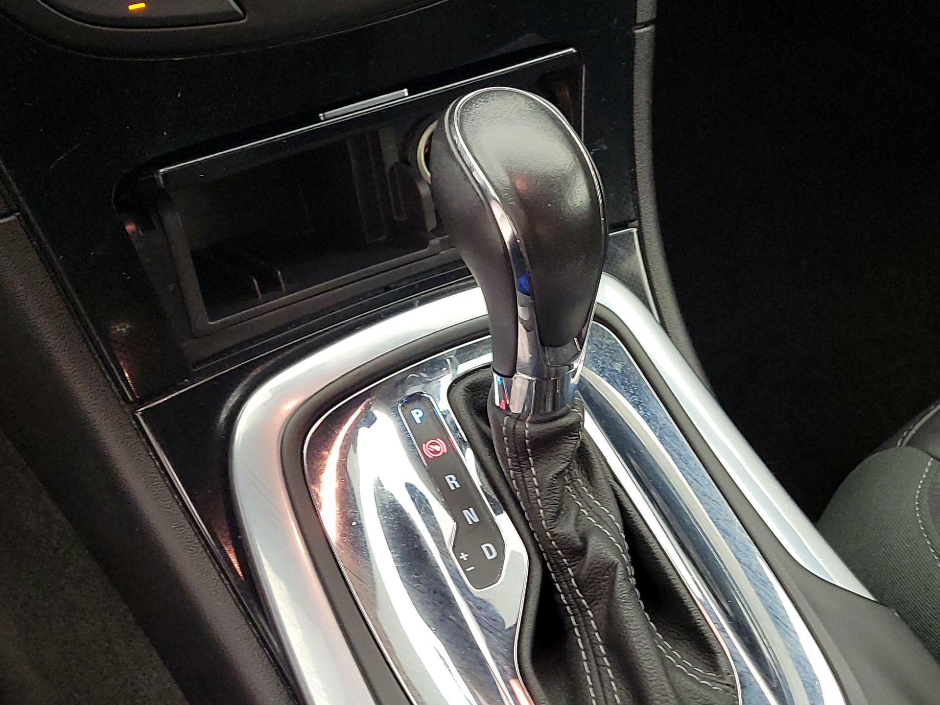 Thumbnail: 2015 Buick Regal - 17