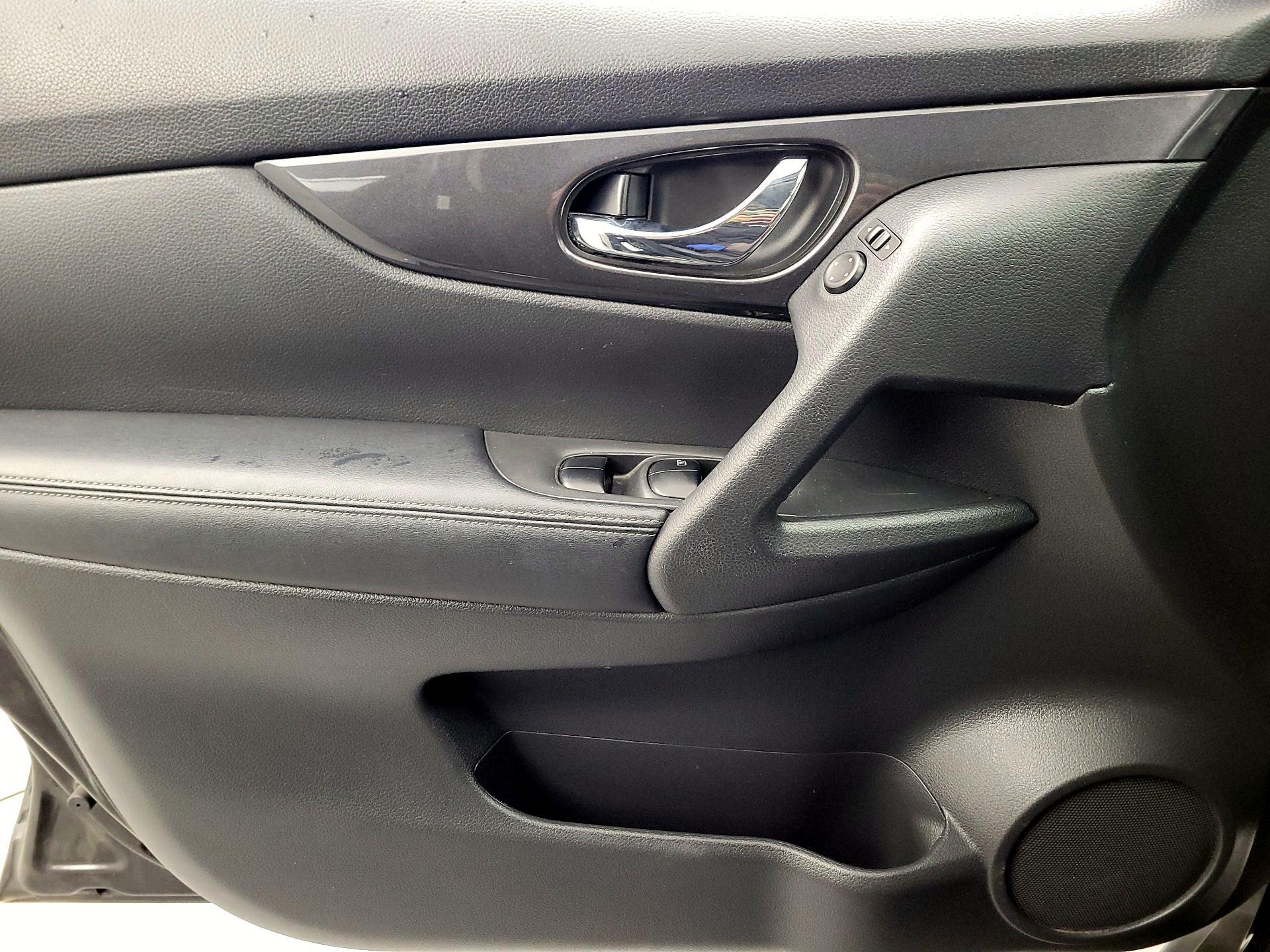 Thumbnail: 2018 Nissan Rogue - 12