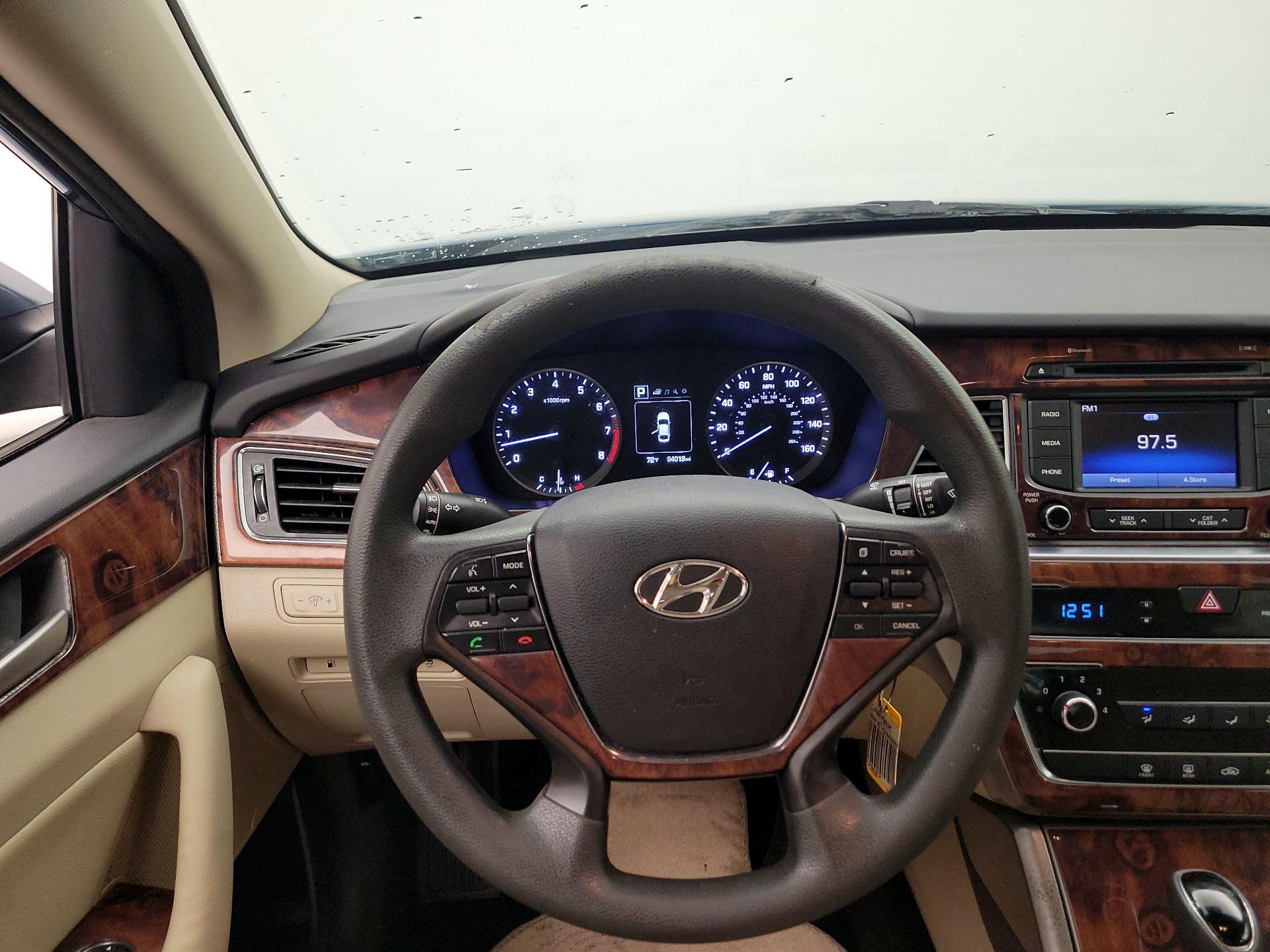 Thumbnail: 2015 Hyundai Sonata - 10