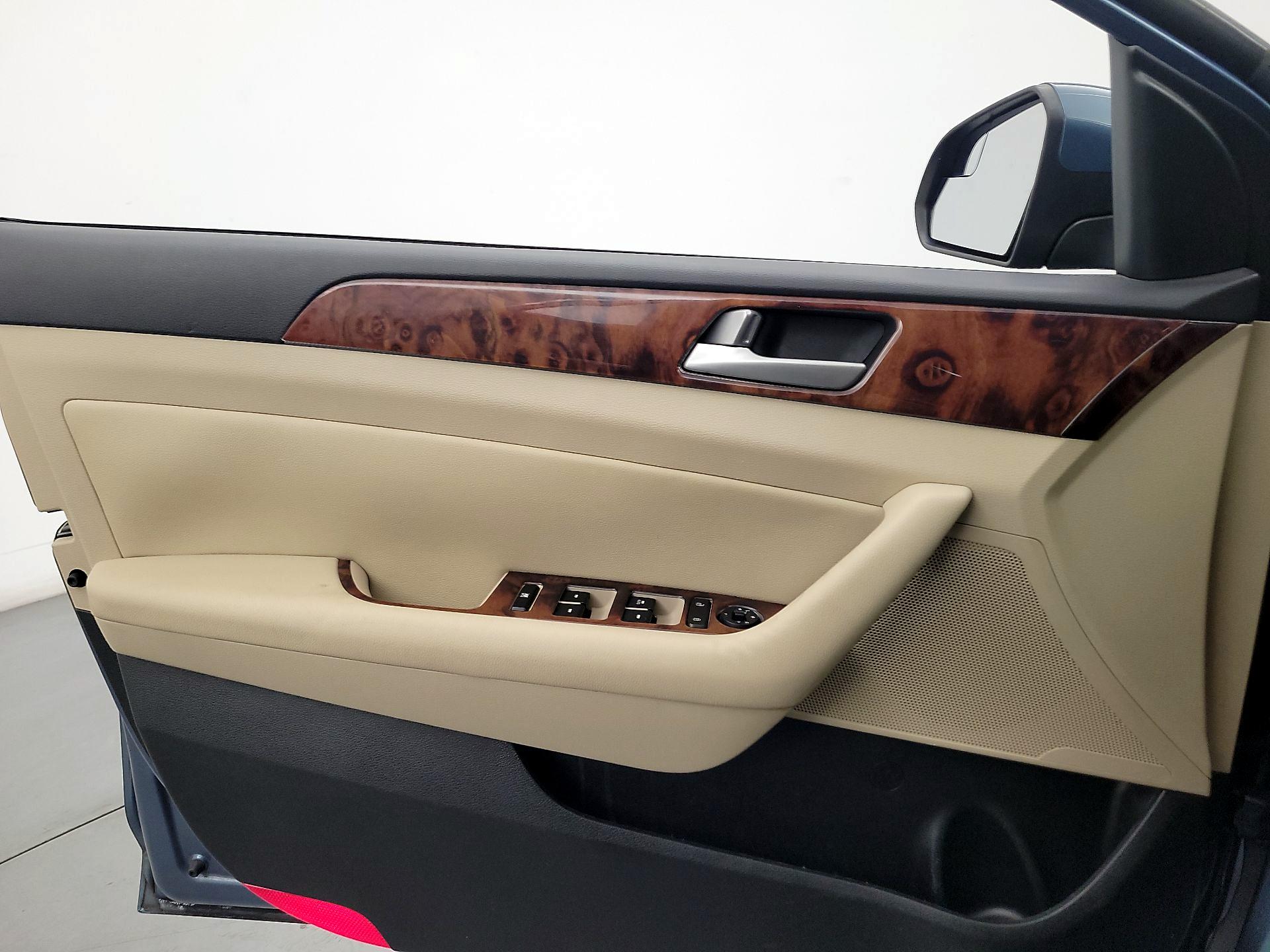 Thumbnail: 2015 Hyundai Sonata - 12