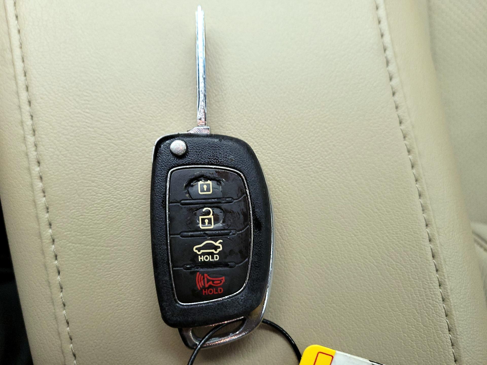 Thumbnail: 2015 Hyundai Sonata - 18