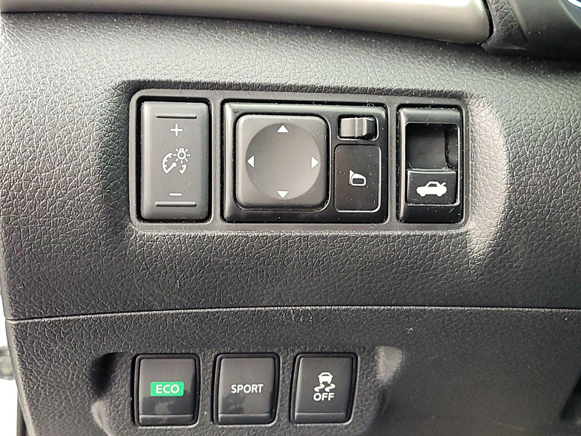 Thumbnail: 2017 Nissan Sentra - 13