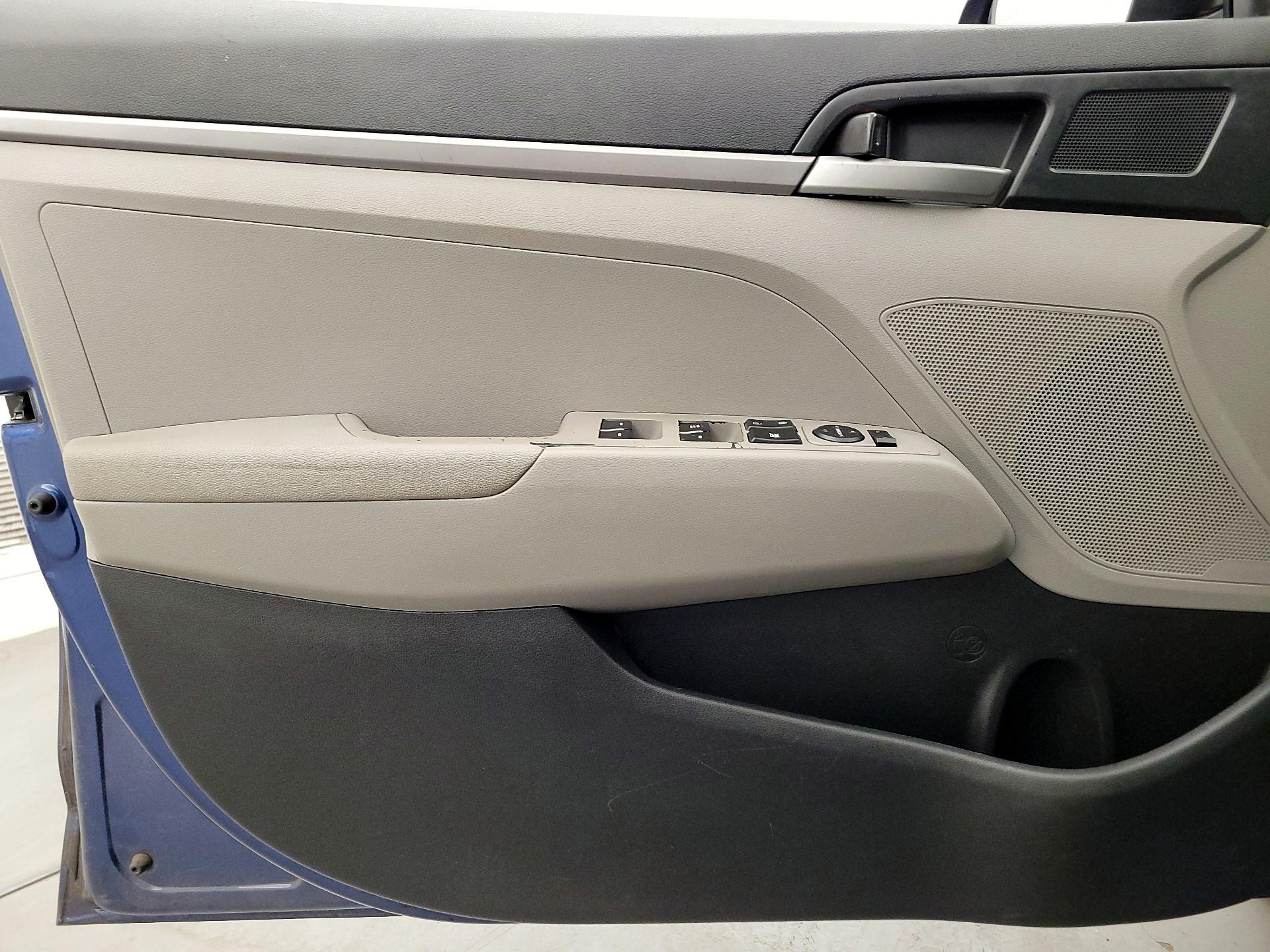 Thumbnail: 2017 Hyundai Elantra - 12