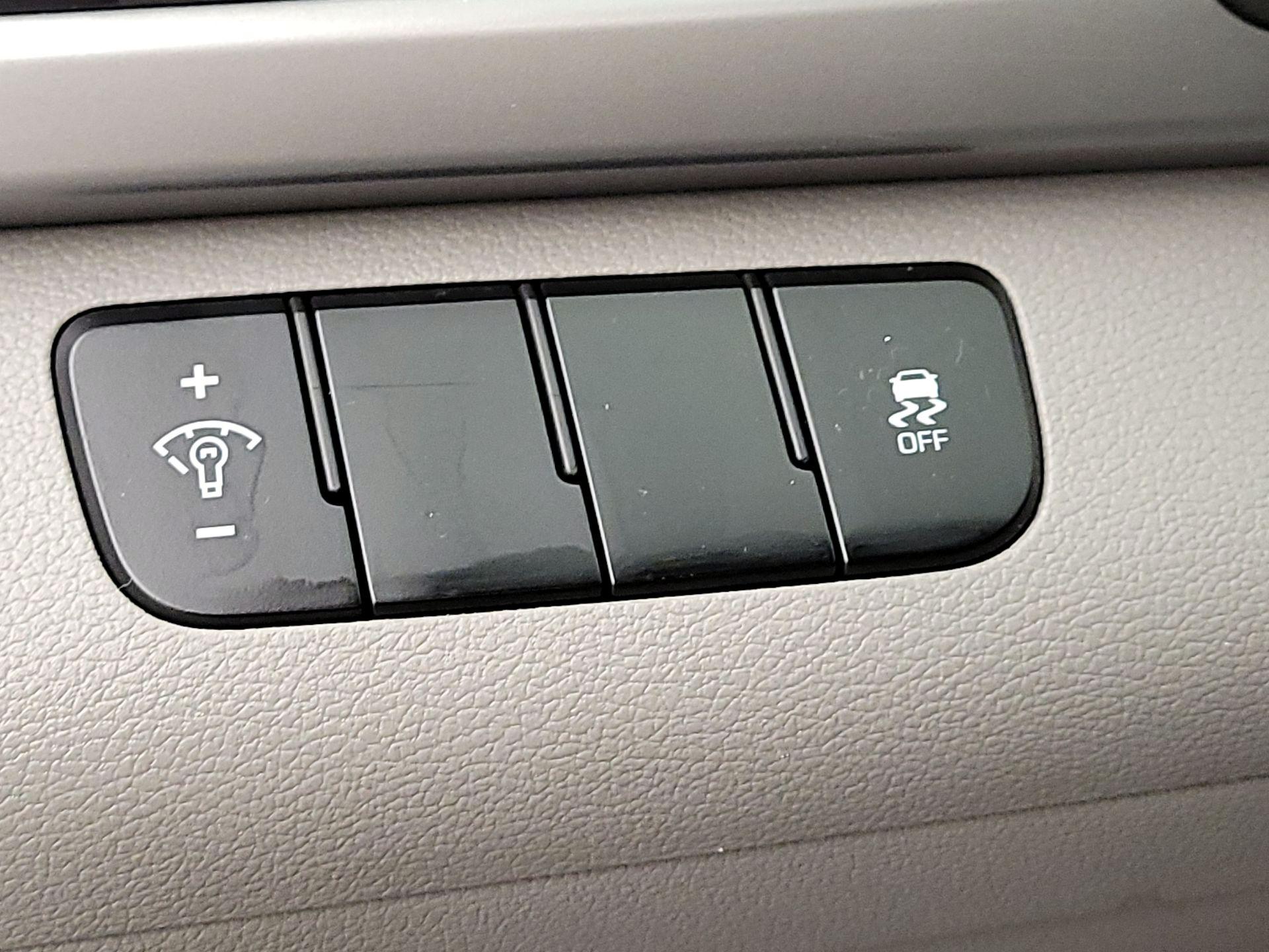 Thumbnail: 2017 Hyundai Elantra - 13