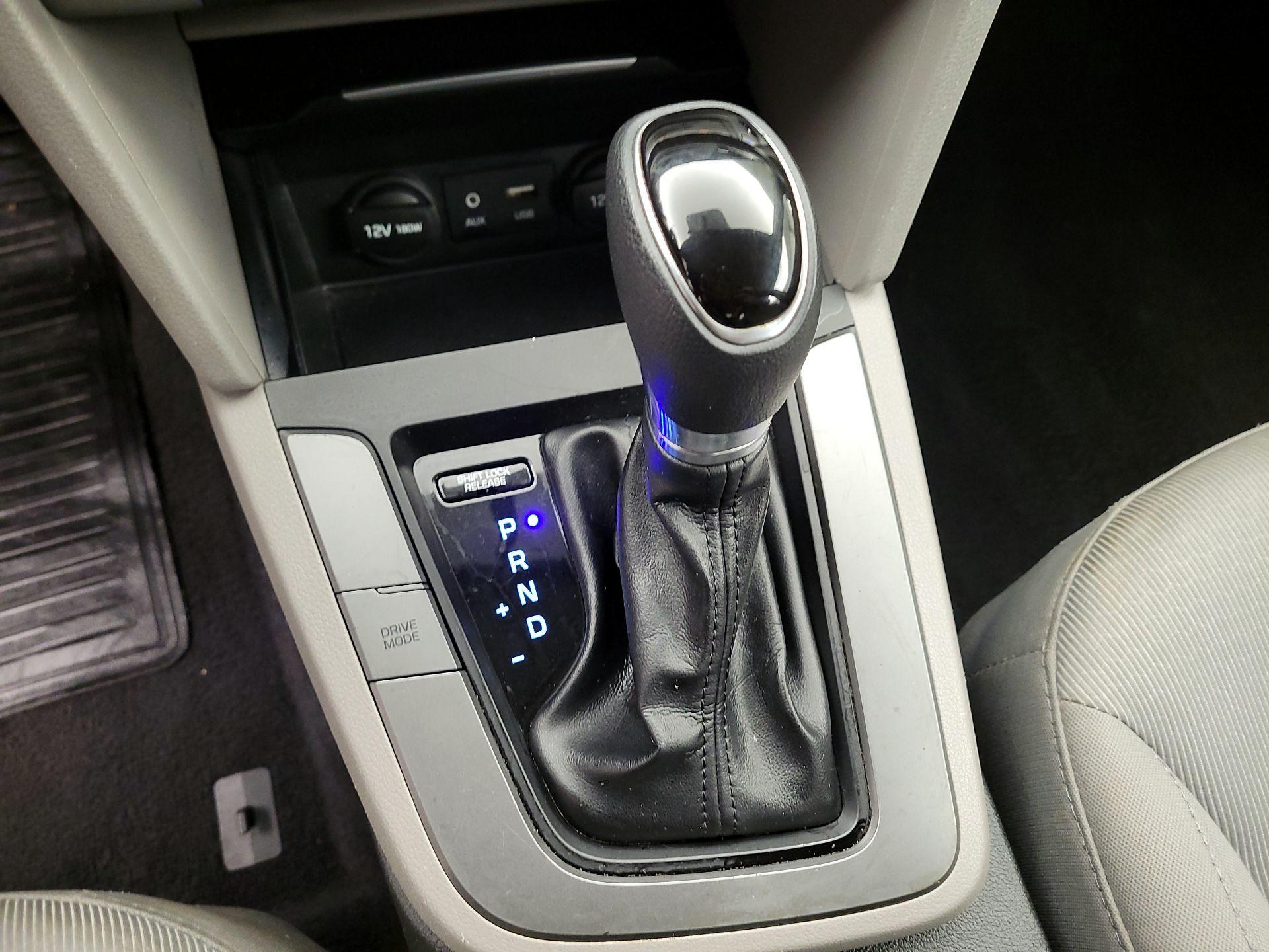 Thumbnail: 2017 Hyundai Elantra - 16