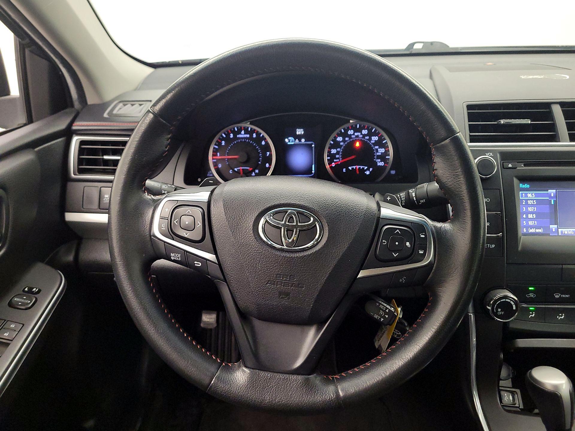 Thumbnail: 2015 Toyota Camry - 10
