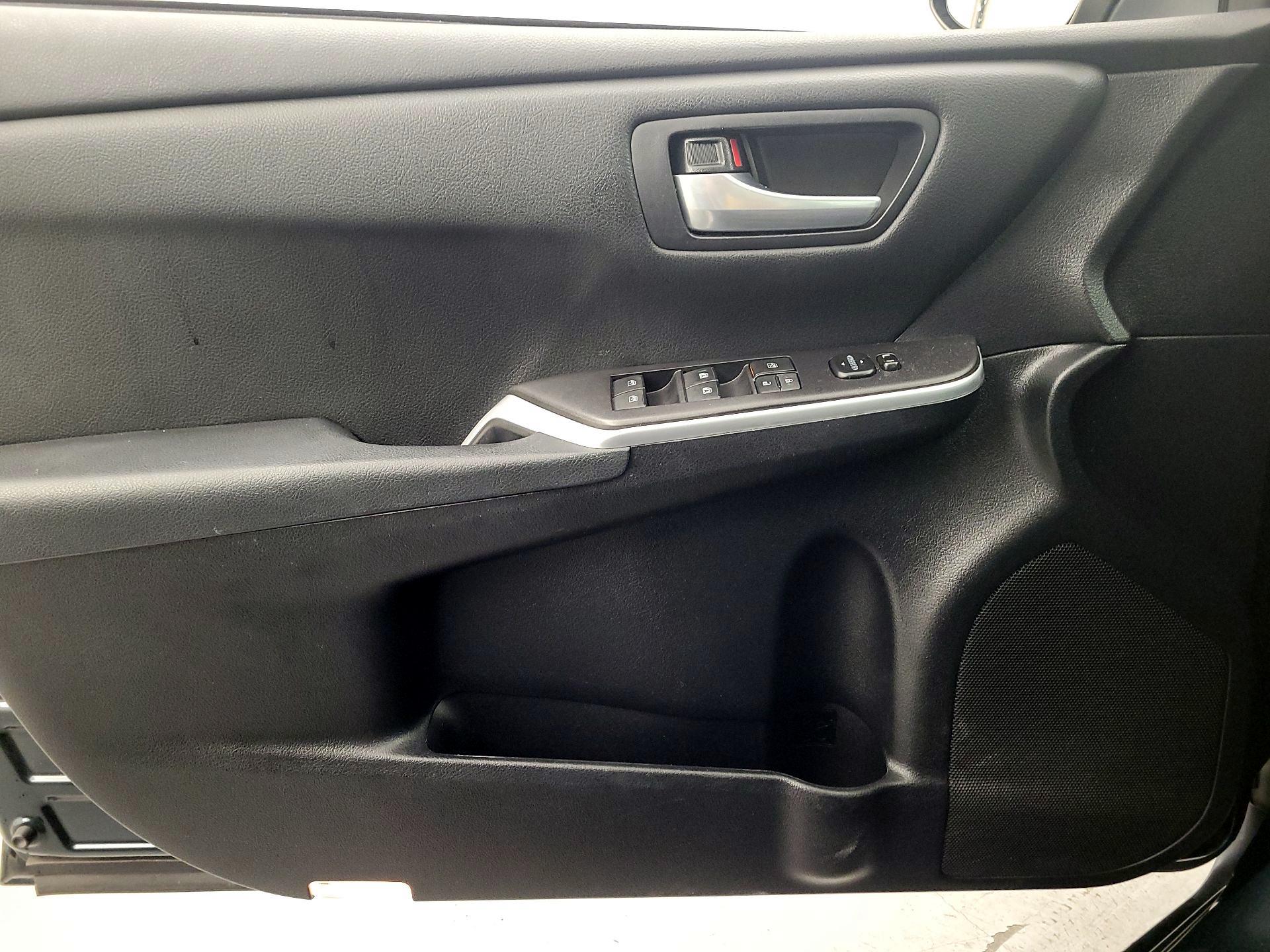 Thumbnail: 2015 Toyota Camry - 12