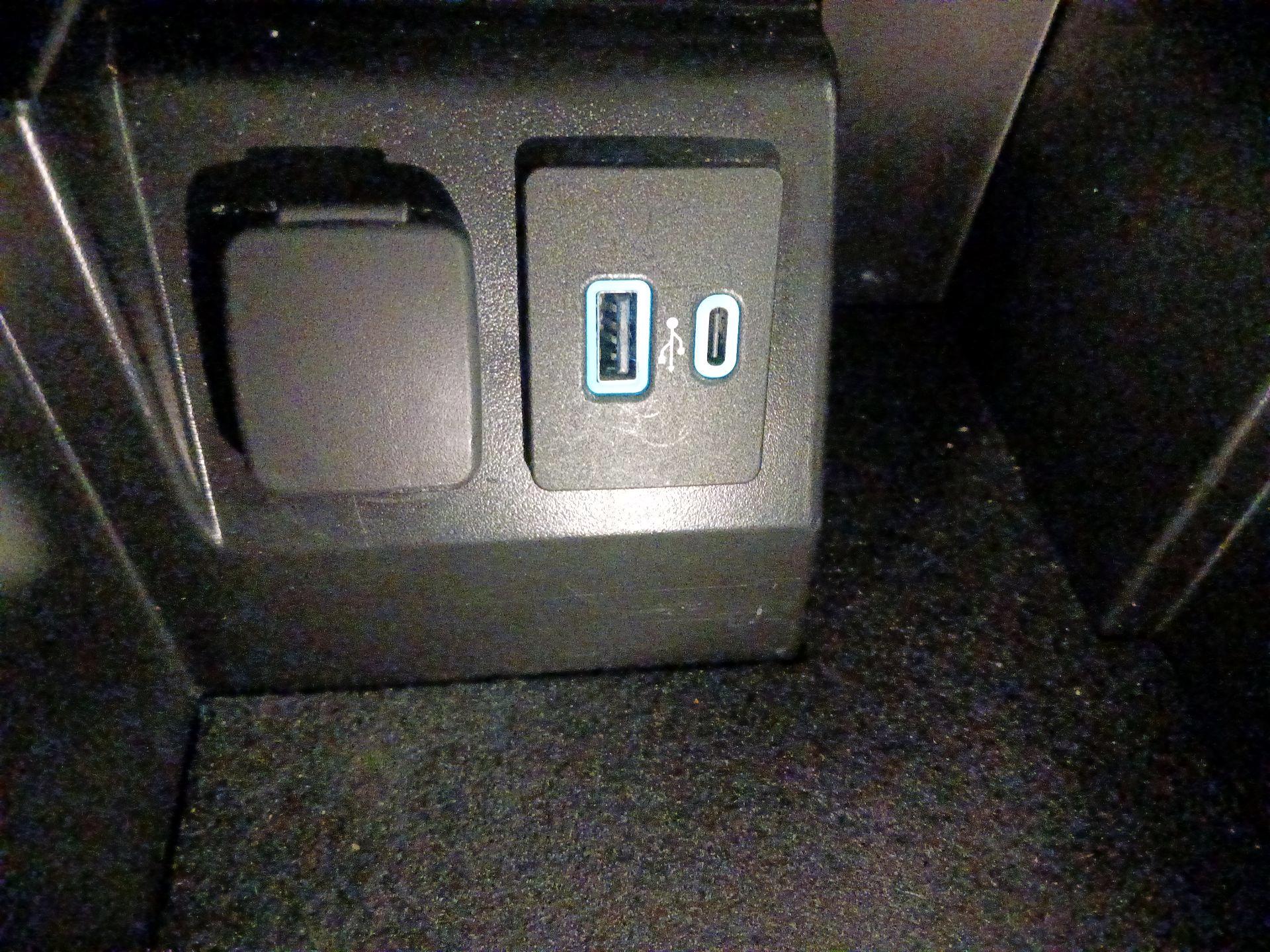 Thumbnail: 2022 Ford Explorer - 18