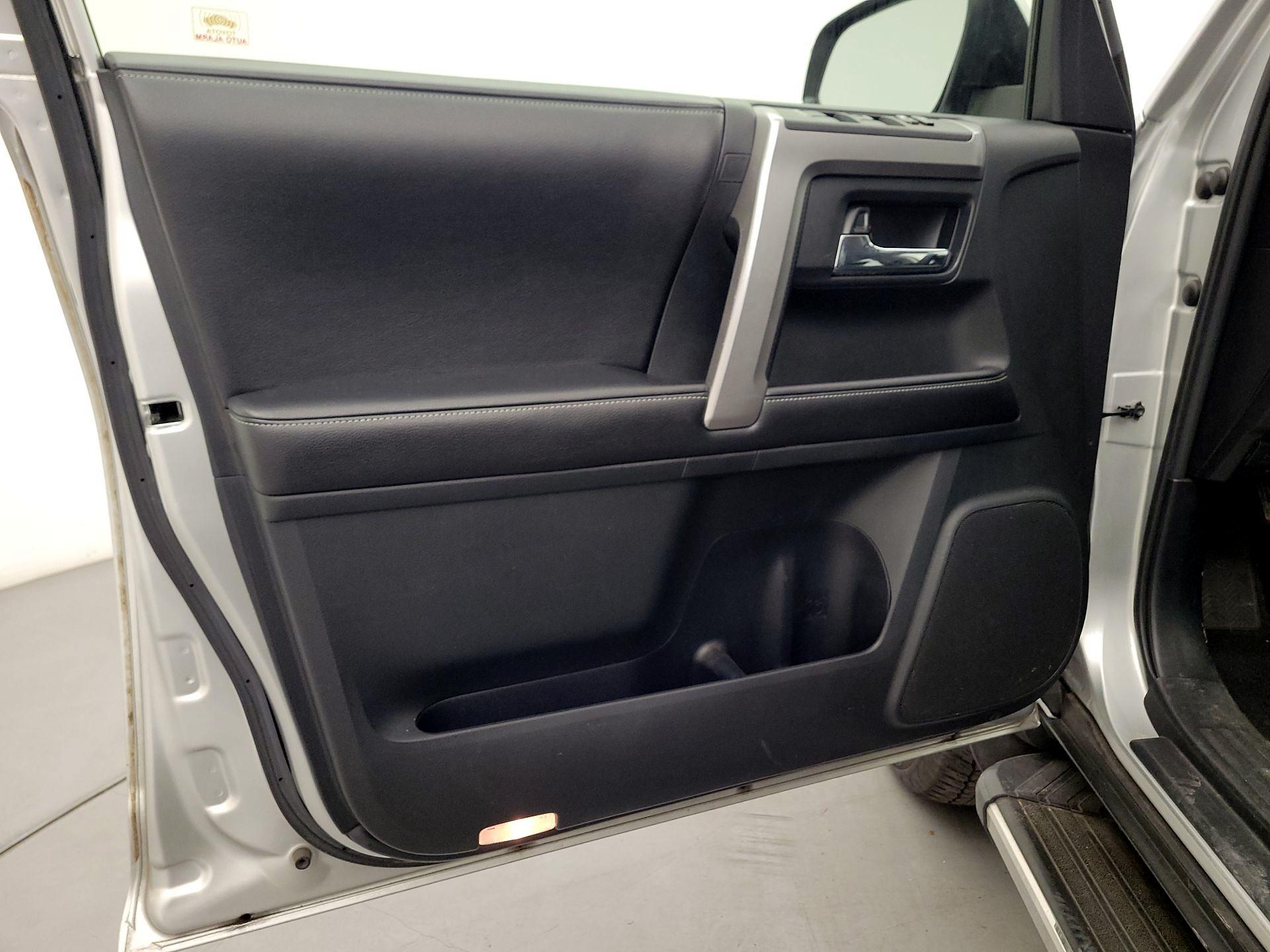 Thumbnail: 2016 Toyota 4Runner - 12