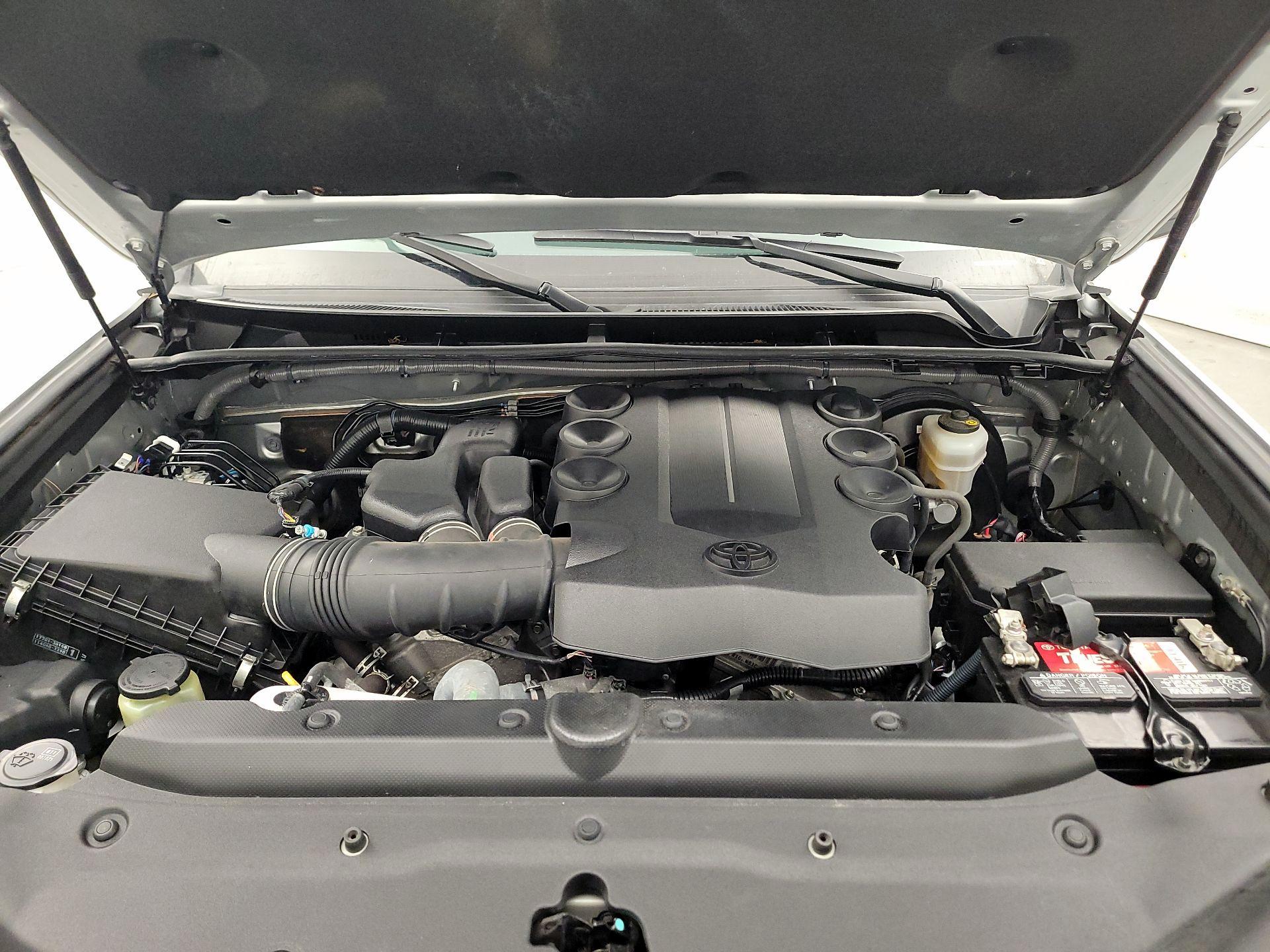 Thumbnail: 2016 Toyota 4Runner - 18