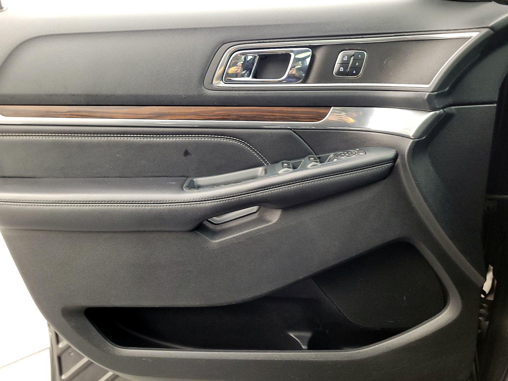 Thumbnail: 2016 Ford Explorer - 12