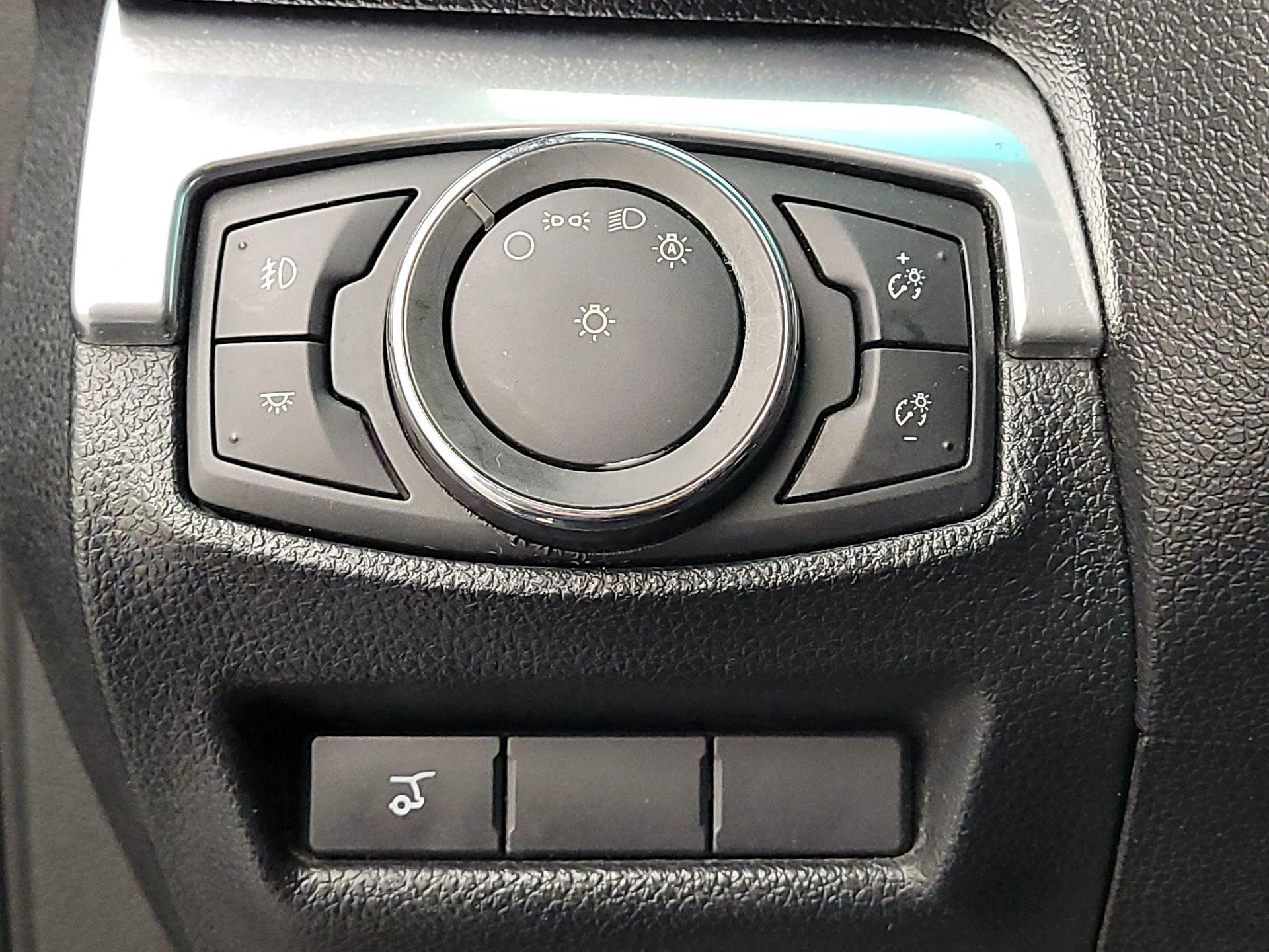 Thumbnail: 2016 Ford Explorer - 13