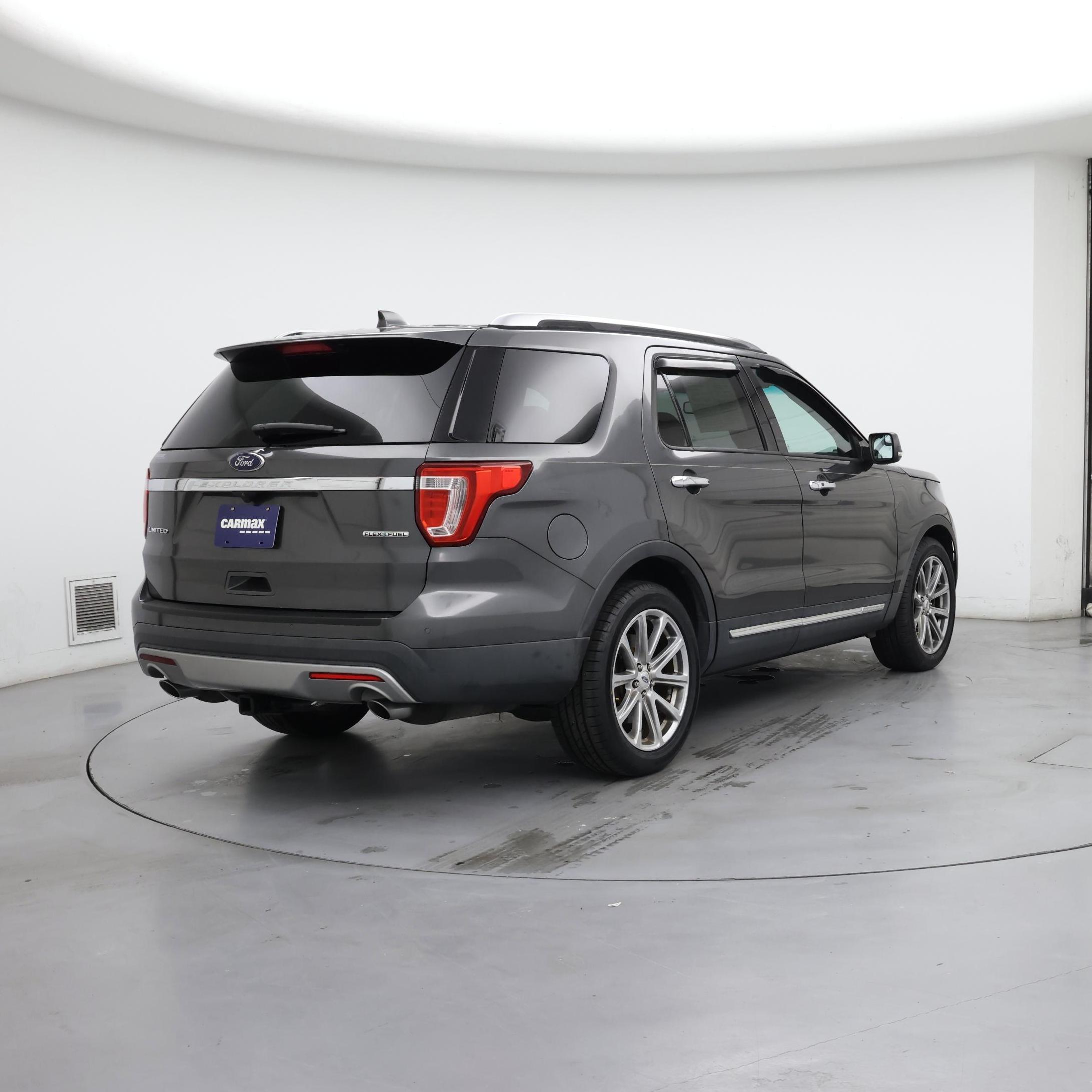 Thumbnail: 2016 Ford Explorer - 8