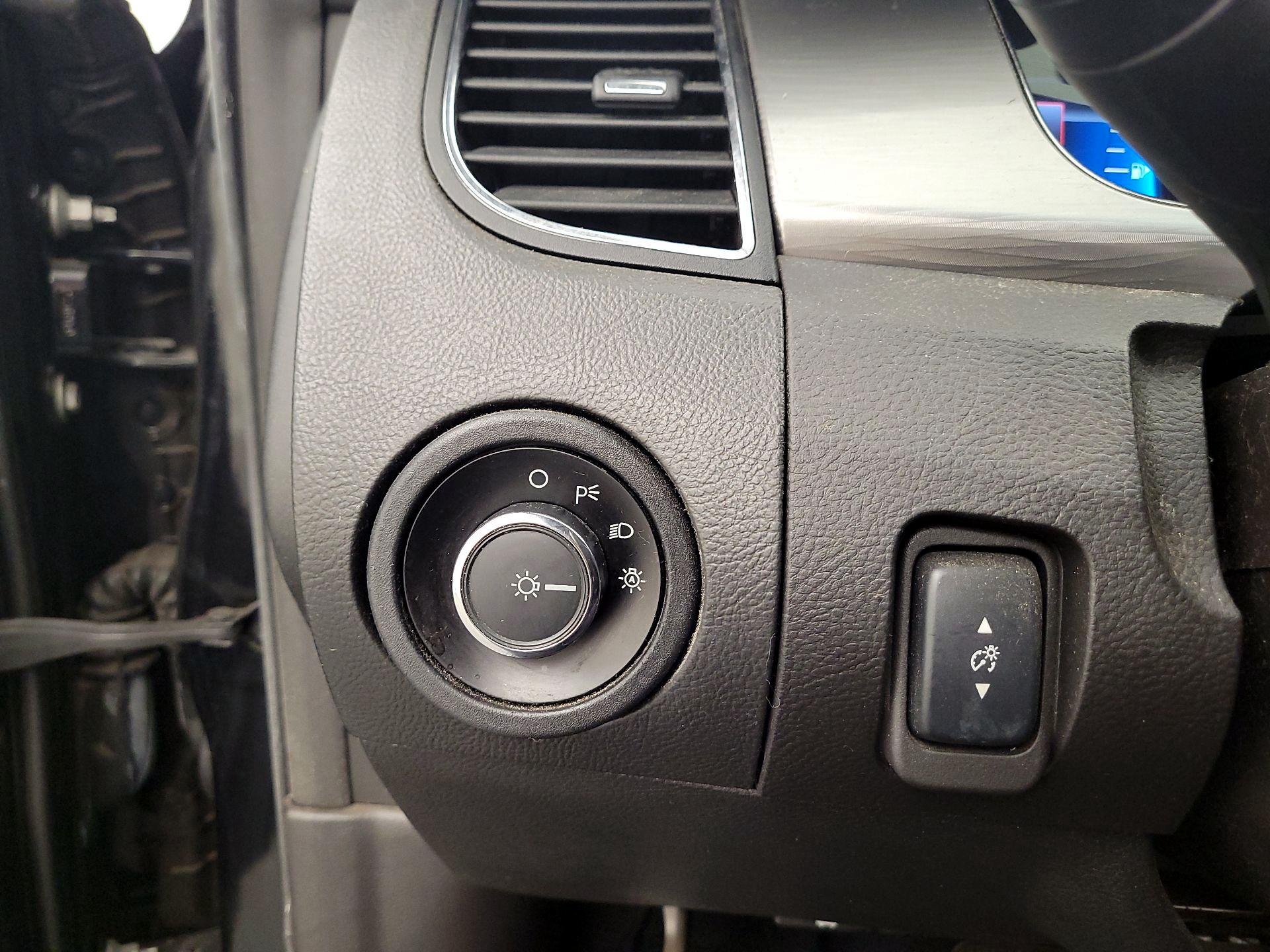 Thumbnail: 2017 Ford Taurus - 13