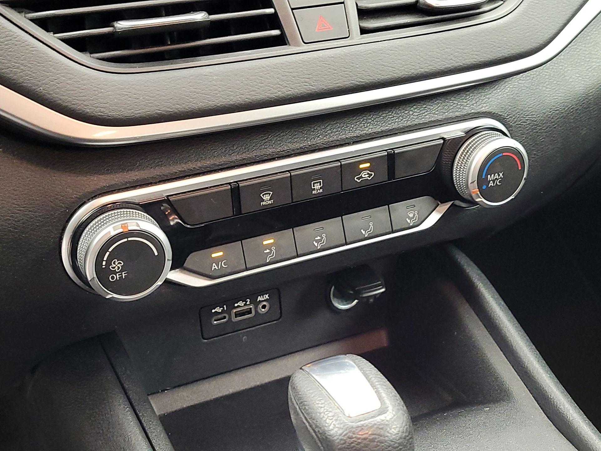 Thumbnail: 2020 Nissan Altima - 16