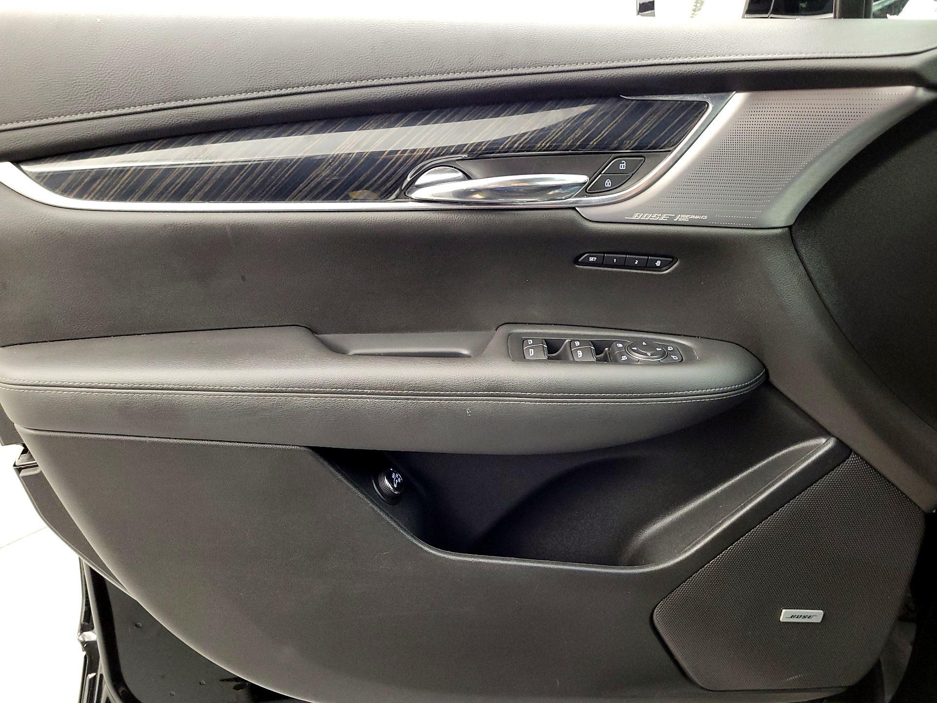 Thumbnail: 2021 Cadillac XT6 - 12