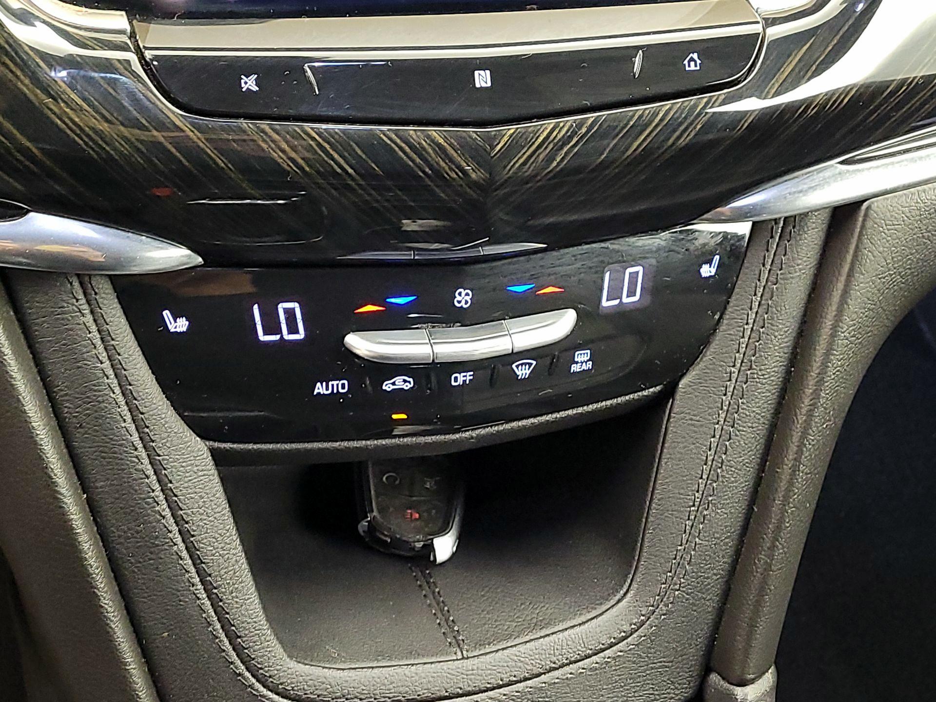 Thumbnail: 2021 Cadillac XT6 - 16