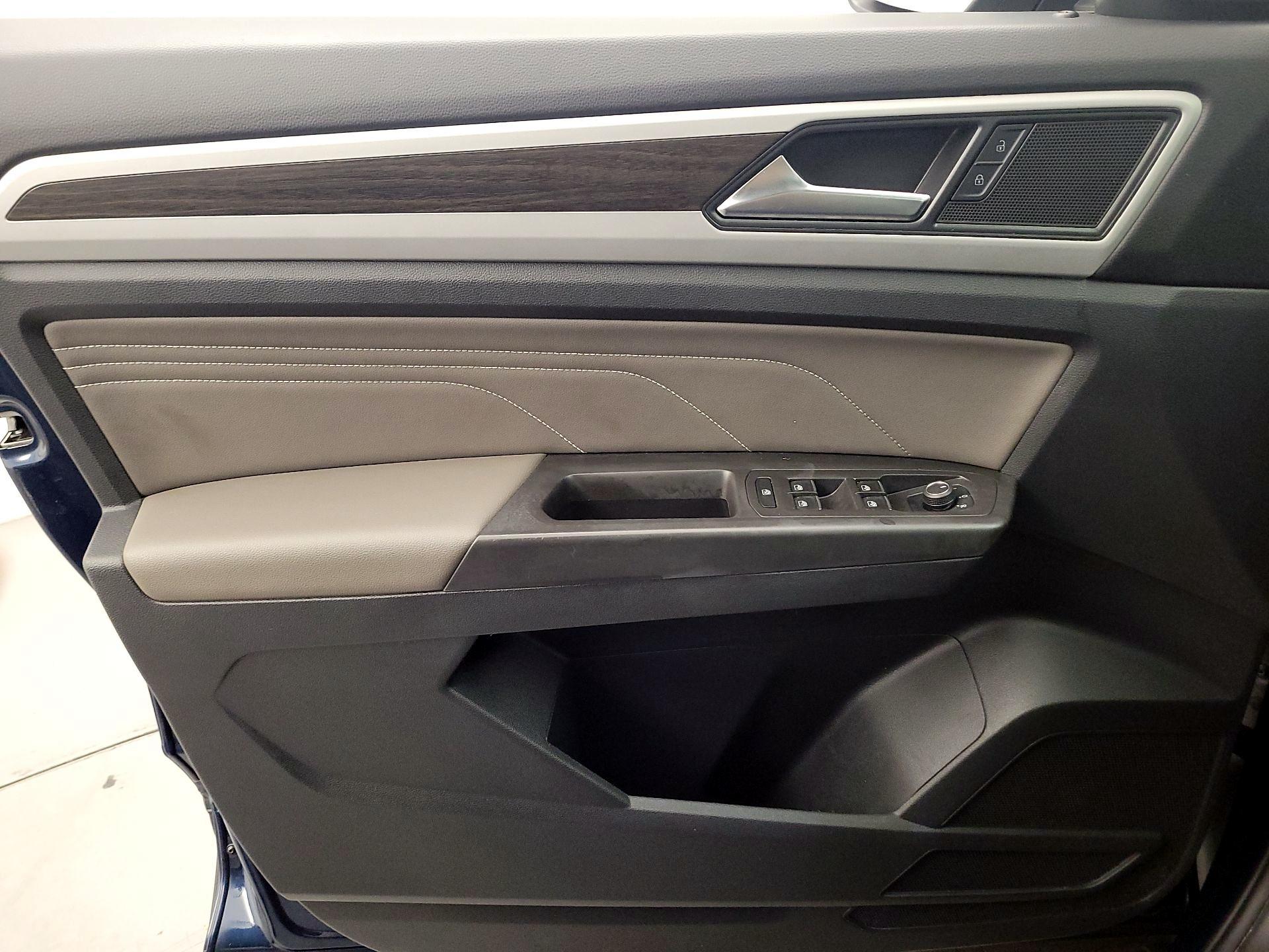 Thumbnail: 2022 Volkswagen Atlas - 12