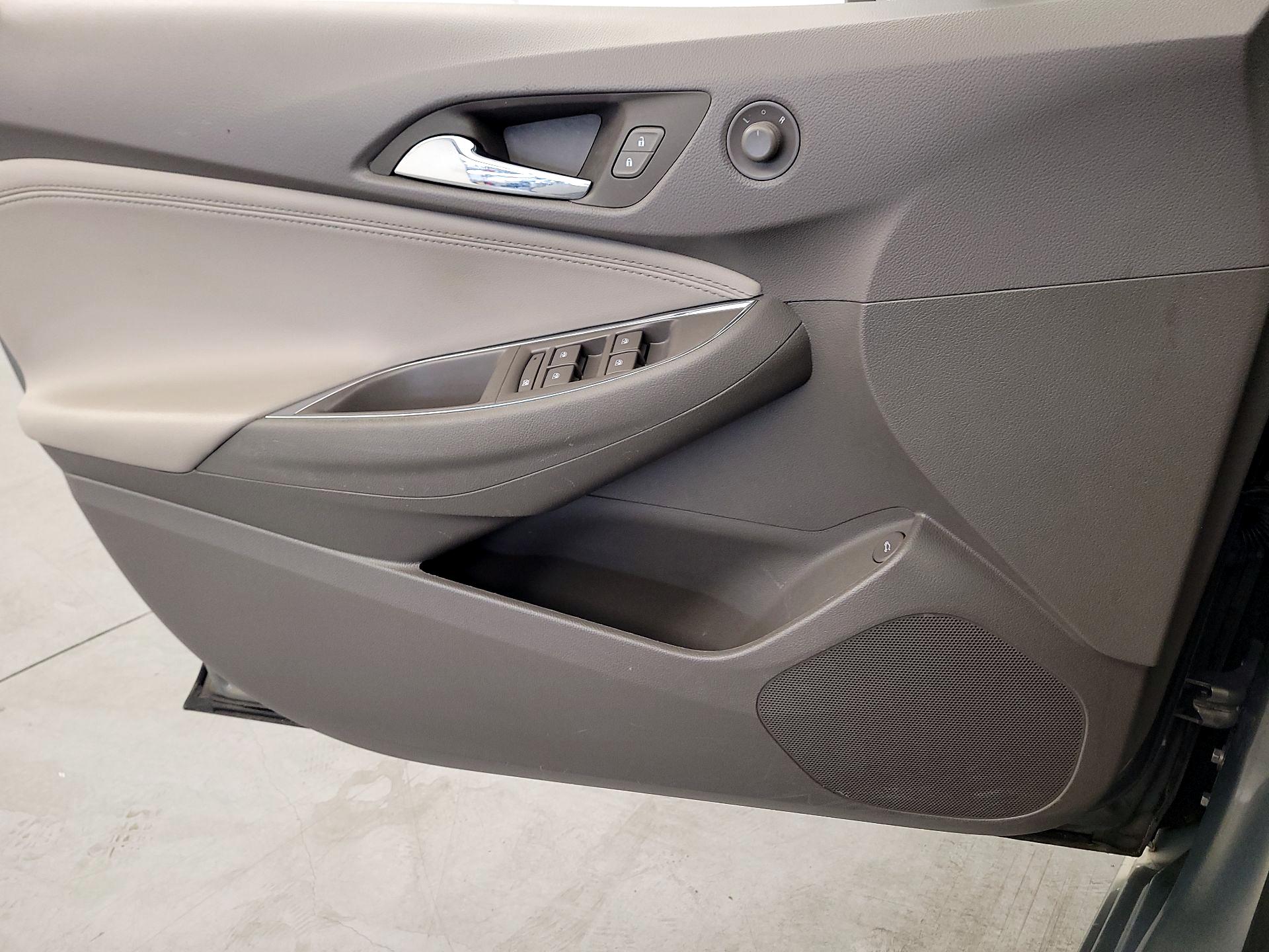 Thumbnail: 2017 Chevrolet Cruze - 12