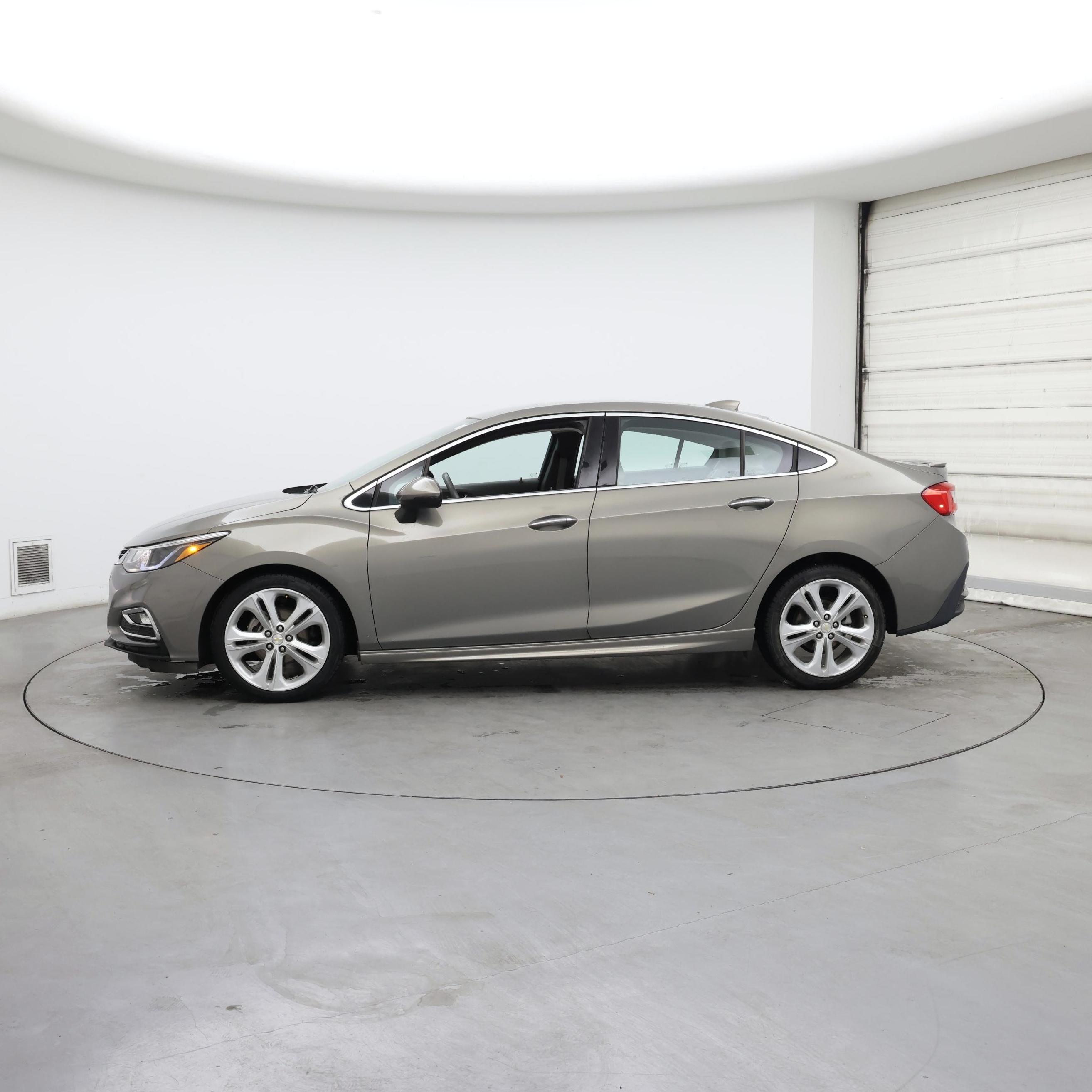 Thumbnail: 2017 Chevrolet Cruze - 3