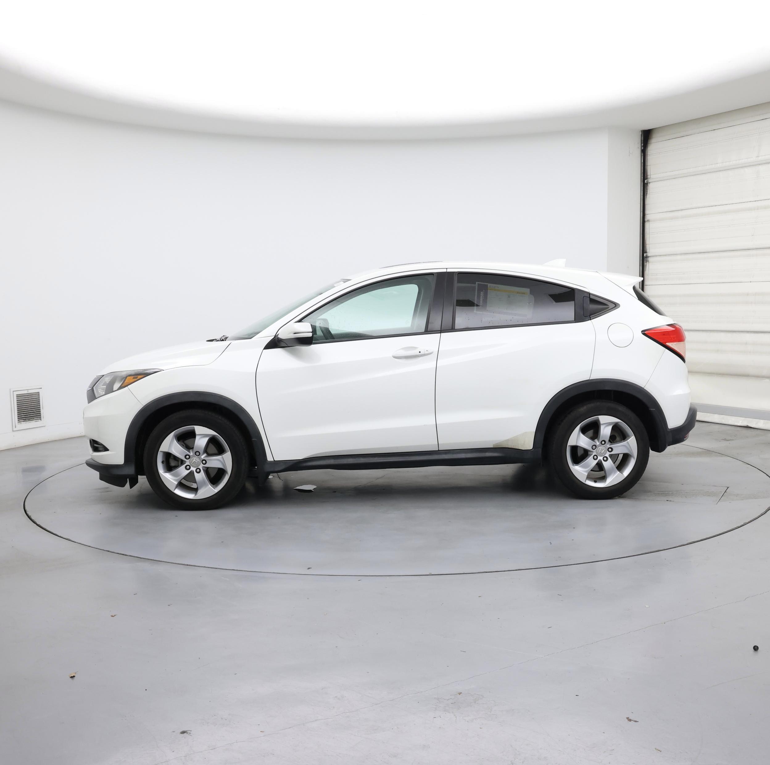 Thumbnail: 2016 Honda HR-V - 3