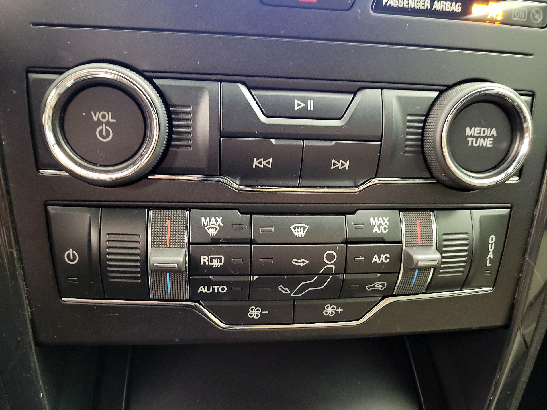 Thumbnail: 2019 Ford Explorer - 14