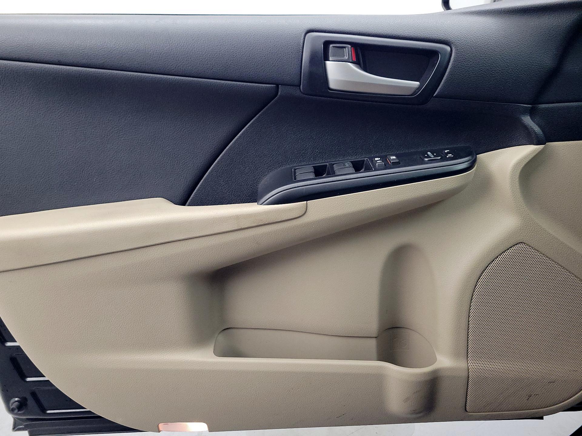 Thumbnail: 2014 Toyota Camry - 12