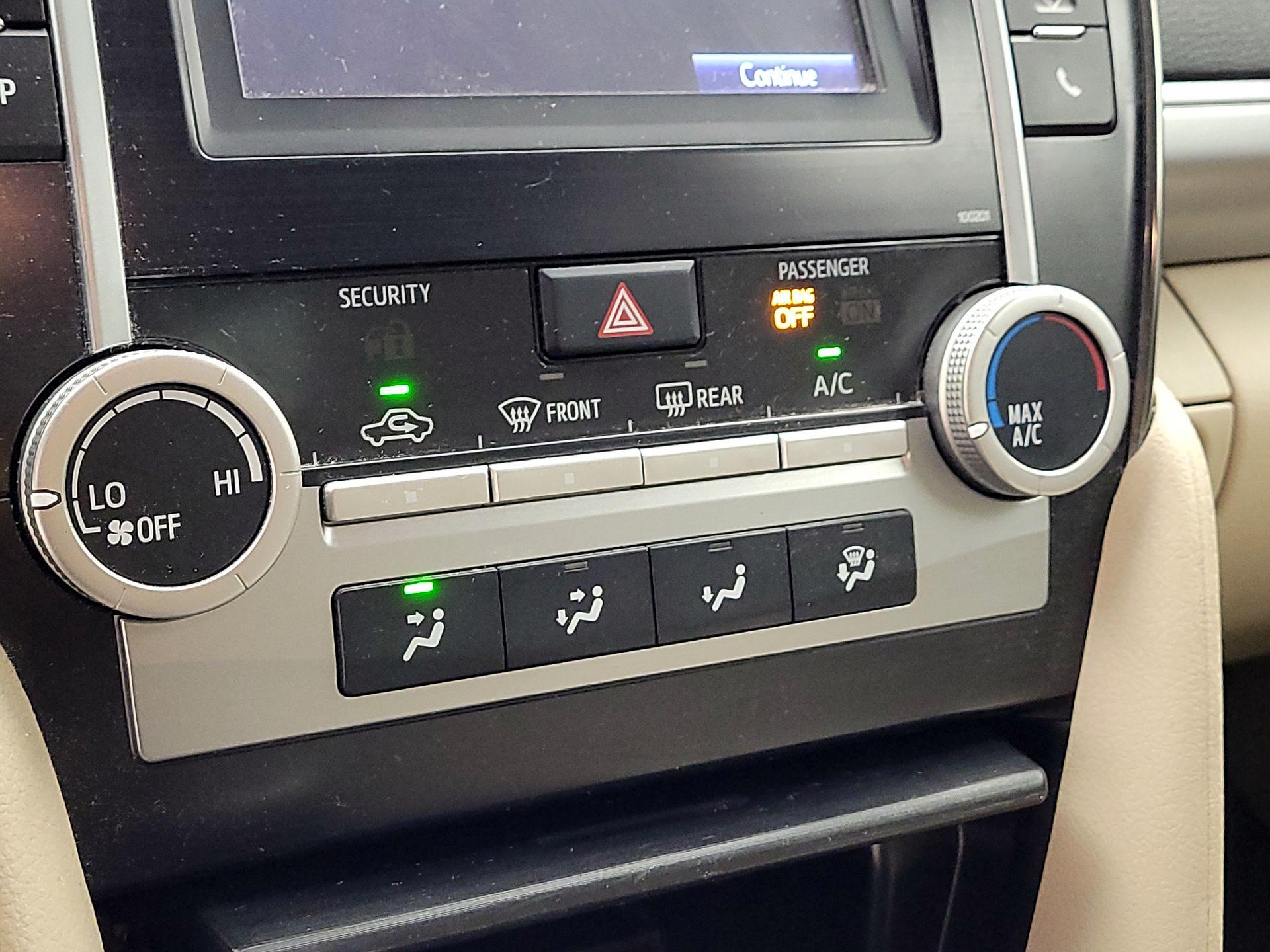 Thumbnail: 2014 Toyota Camry - 16