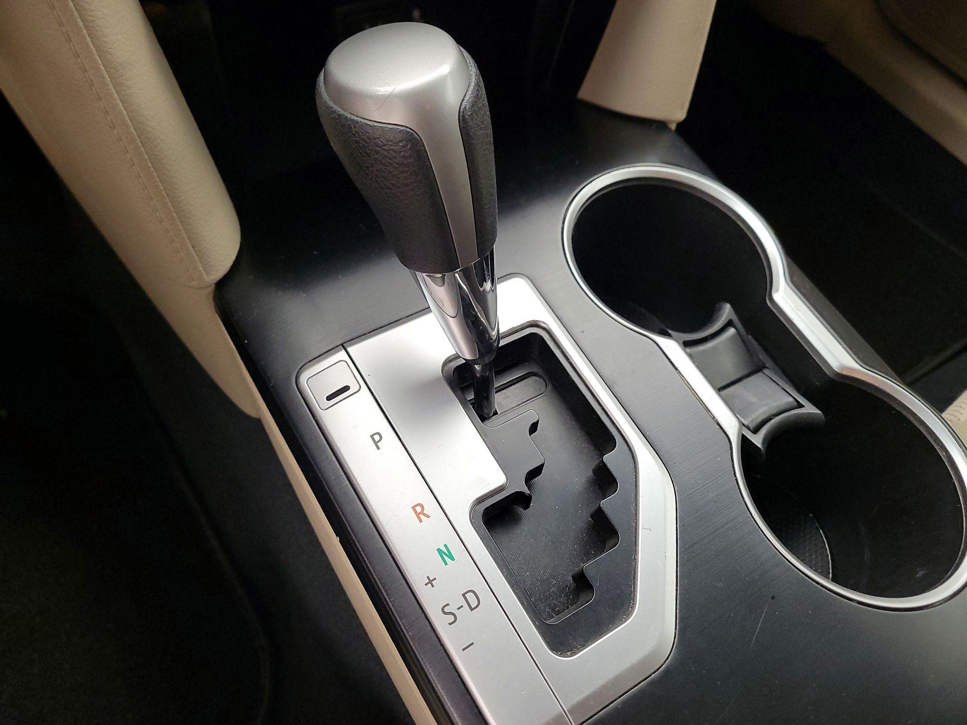 Thumbnail: 2014 Toyota Camry - 17