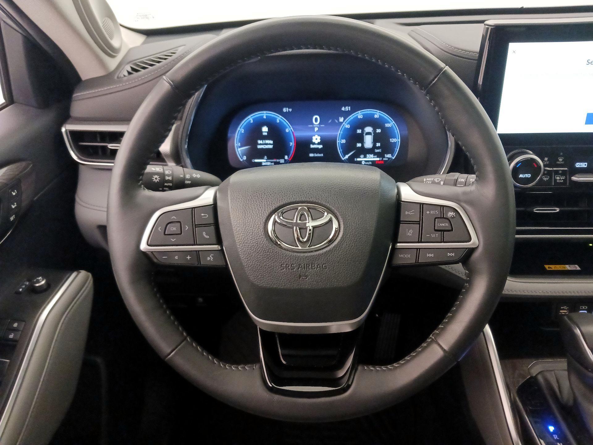 Thumbnail: 2023 Toyota Highlander - 10