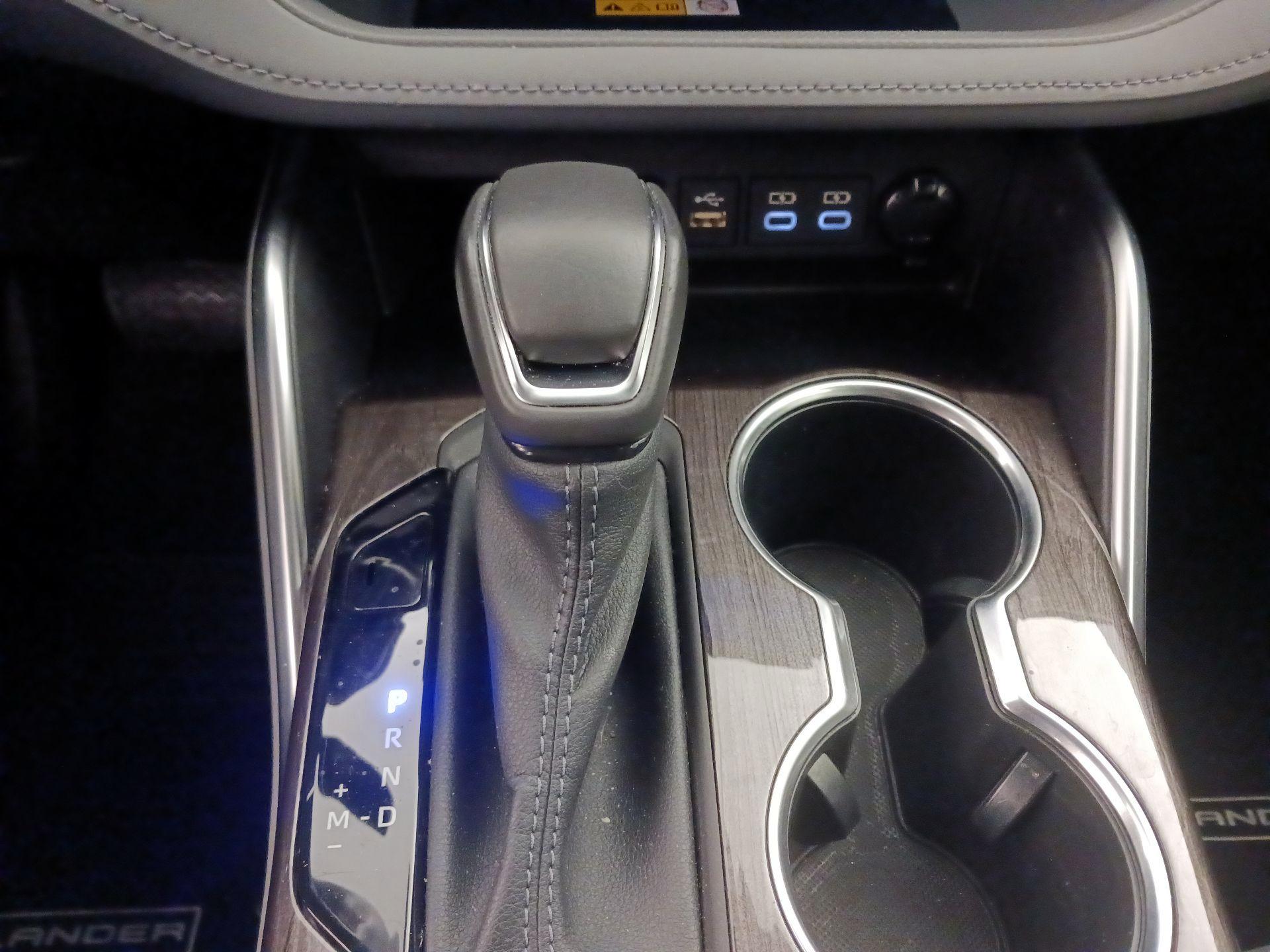 Thumbnail: 2023 Toyota Highlander - 17