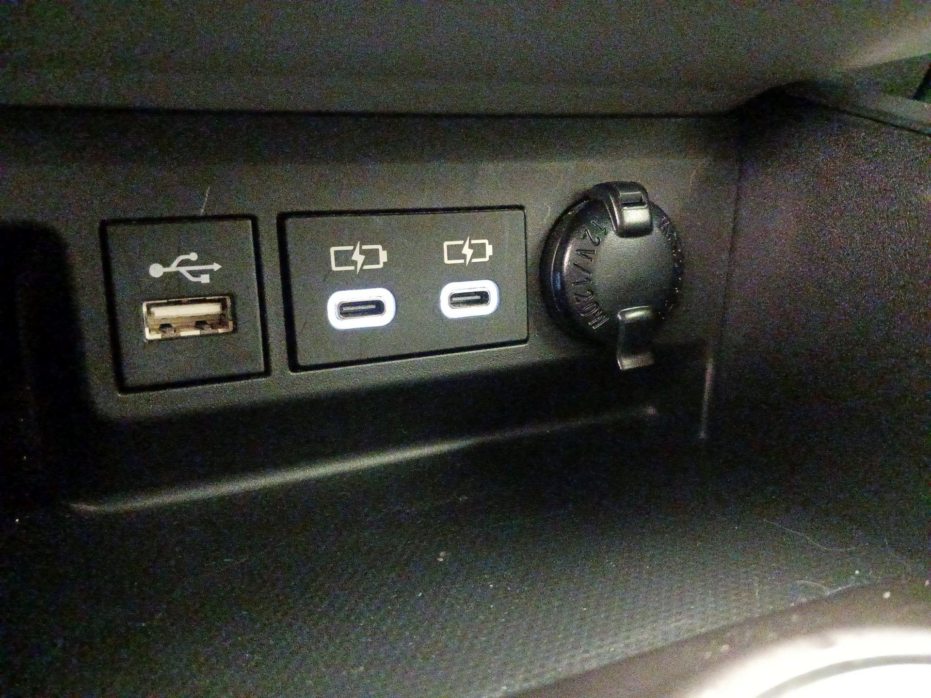 Thumbnail: 2023 Toyota Highlander - 18