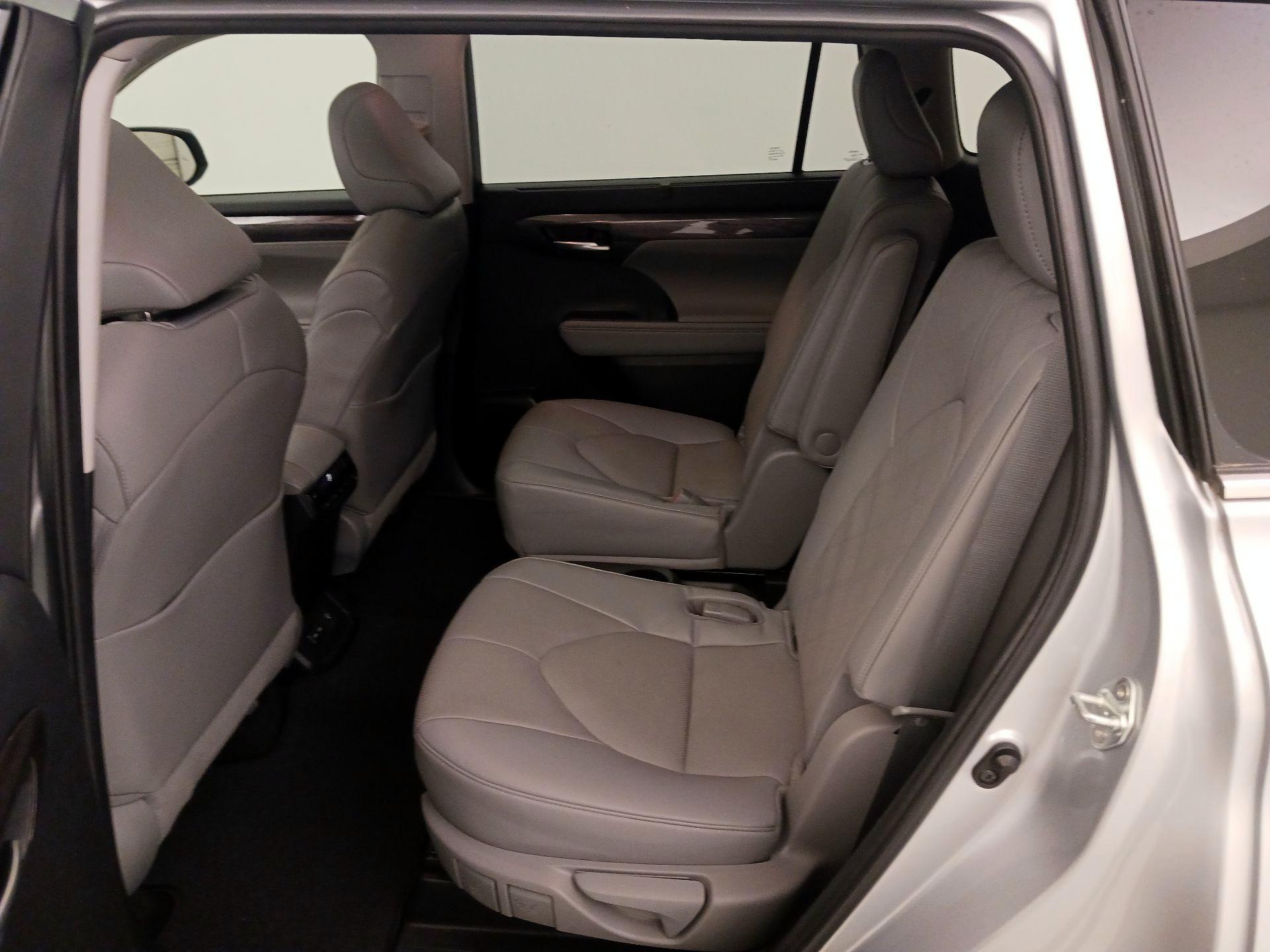 Thumbnail: 2023 Toyota Highlander - 20