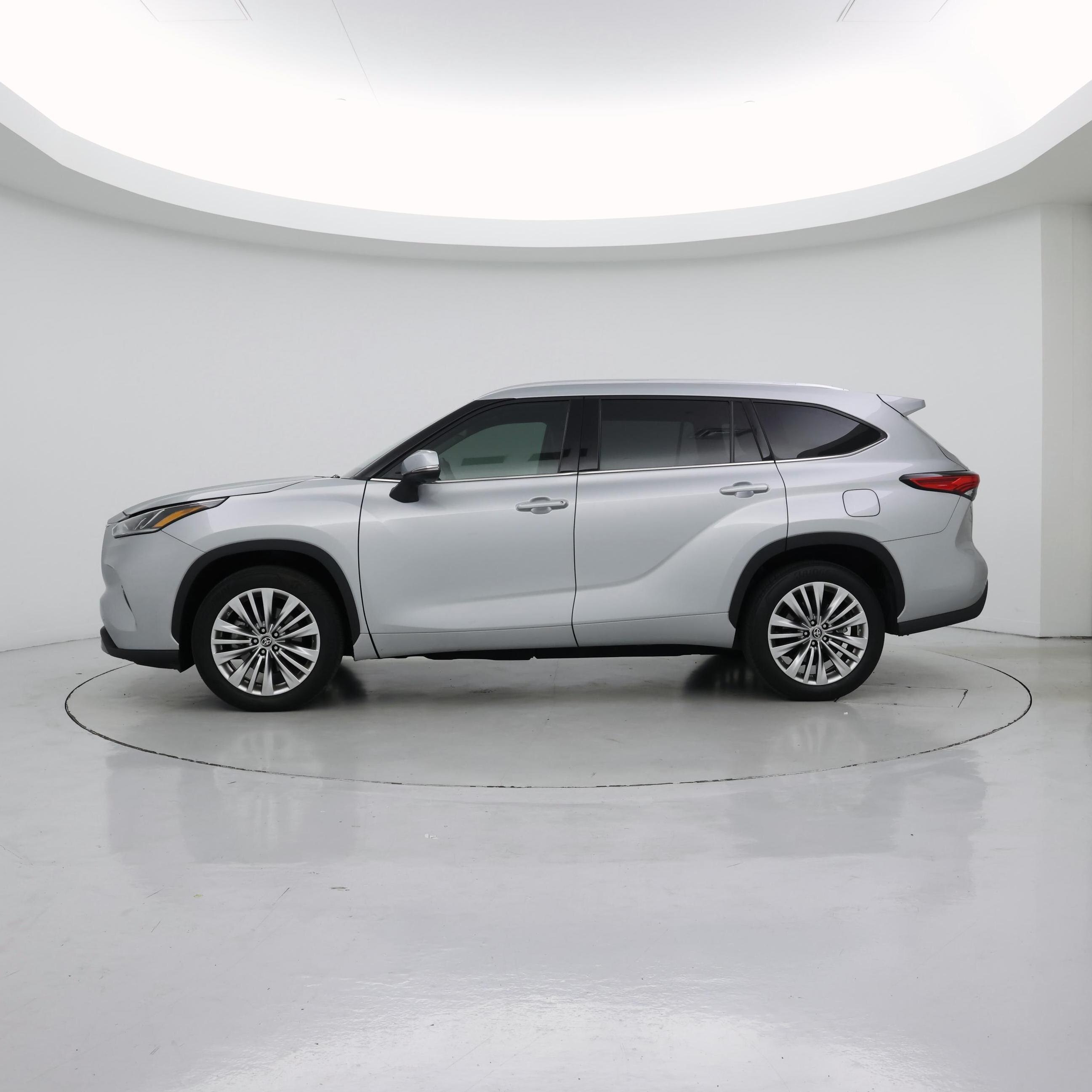 Thumbnail: 2023 Toyota Highlander - 3